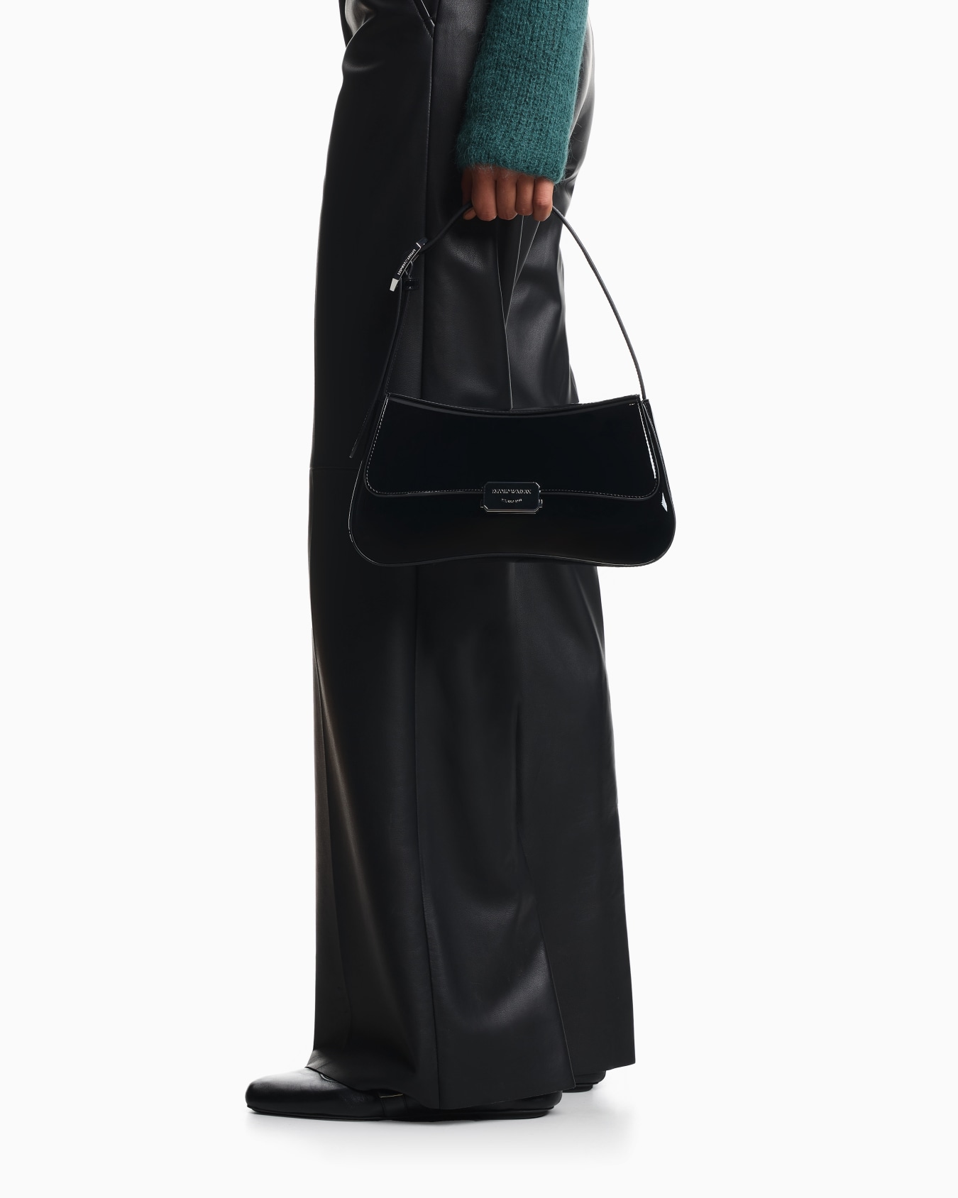 Patent-effect shoulder bag Slide 5
