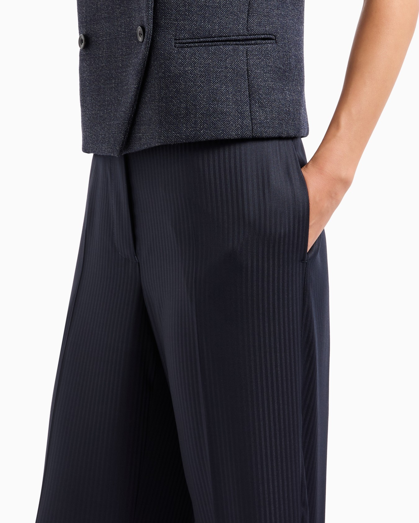 Pantalon à pli en satin de laine à rayures alternées Diapositive 4