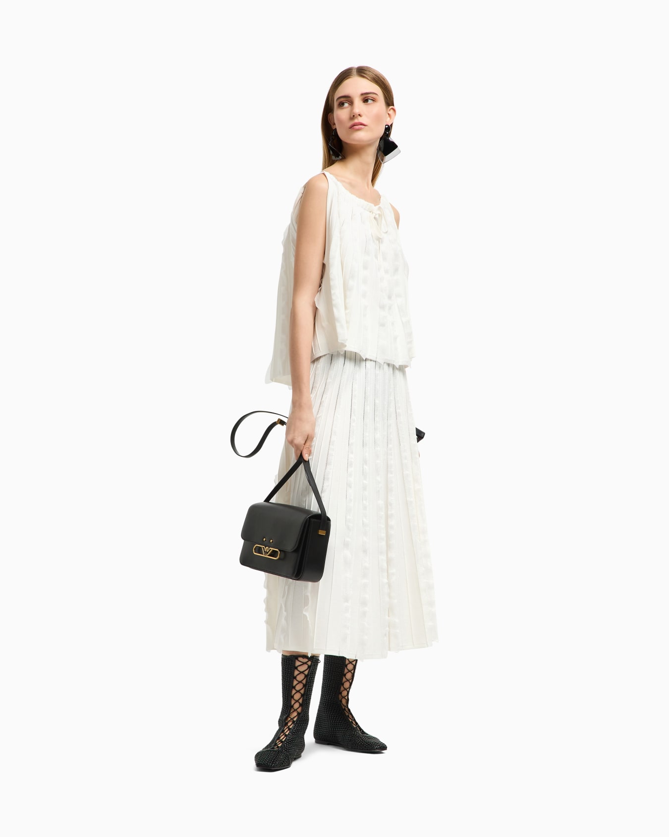 Sac porté épaule en cuir lisse avec logo aigle en métal Diapositive 5