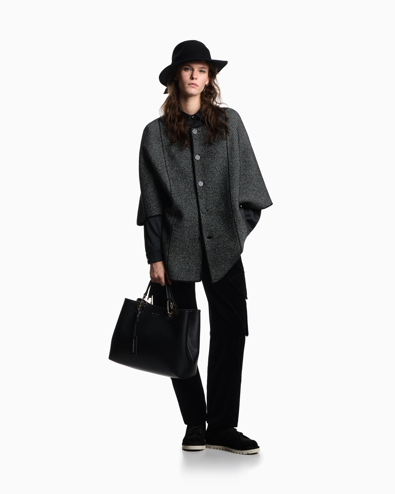 Double-sided knitted virgin wool cape Slide 1