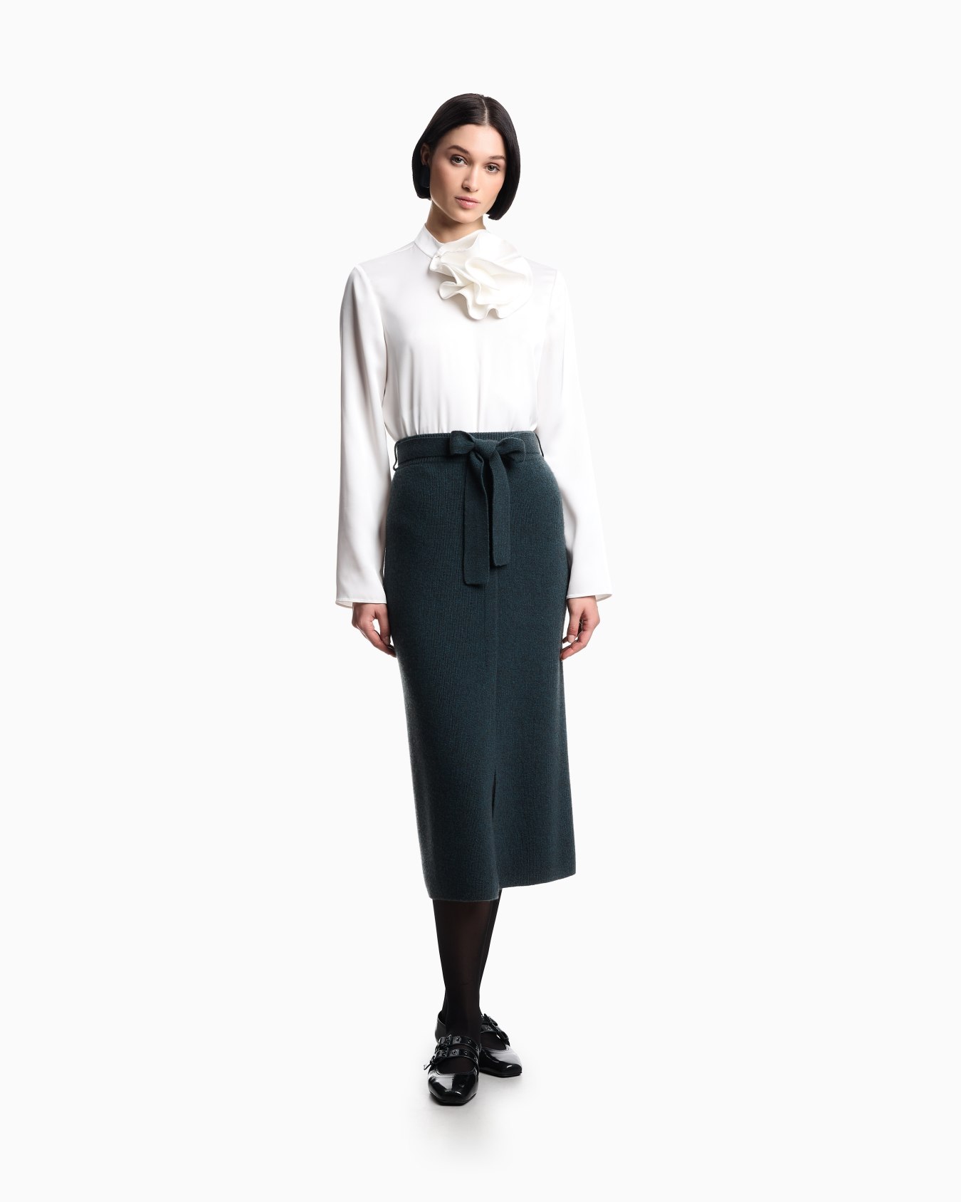 Wool long skirt with slit and belt Slide 1