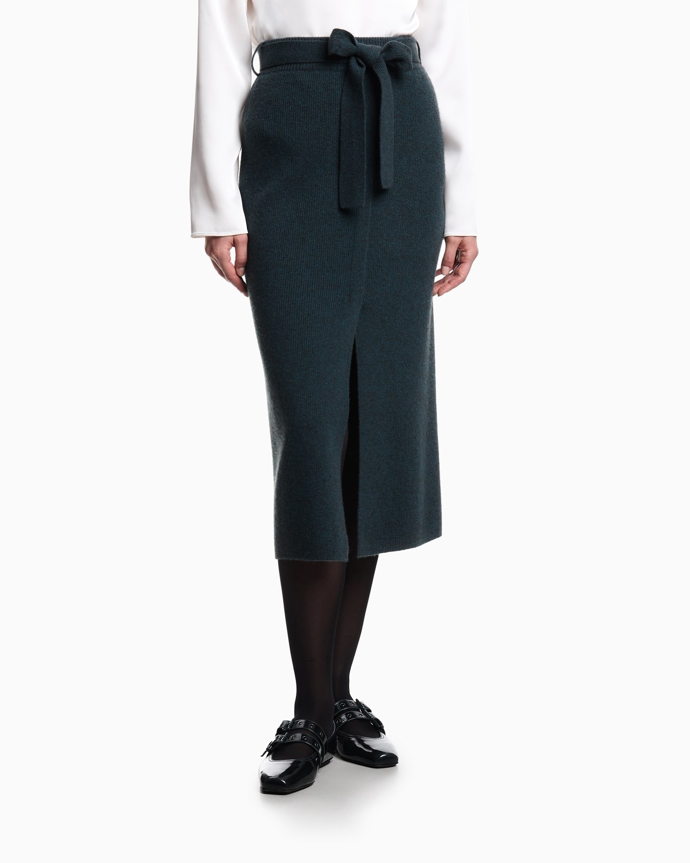 Wool long skirt with slit and belt Slide 3