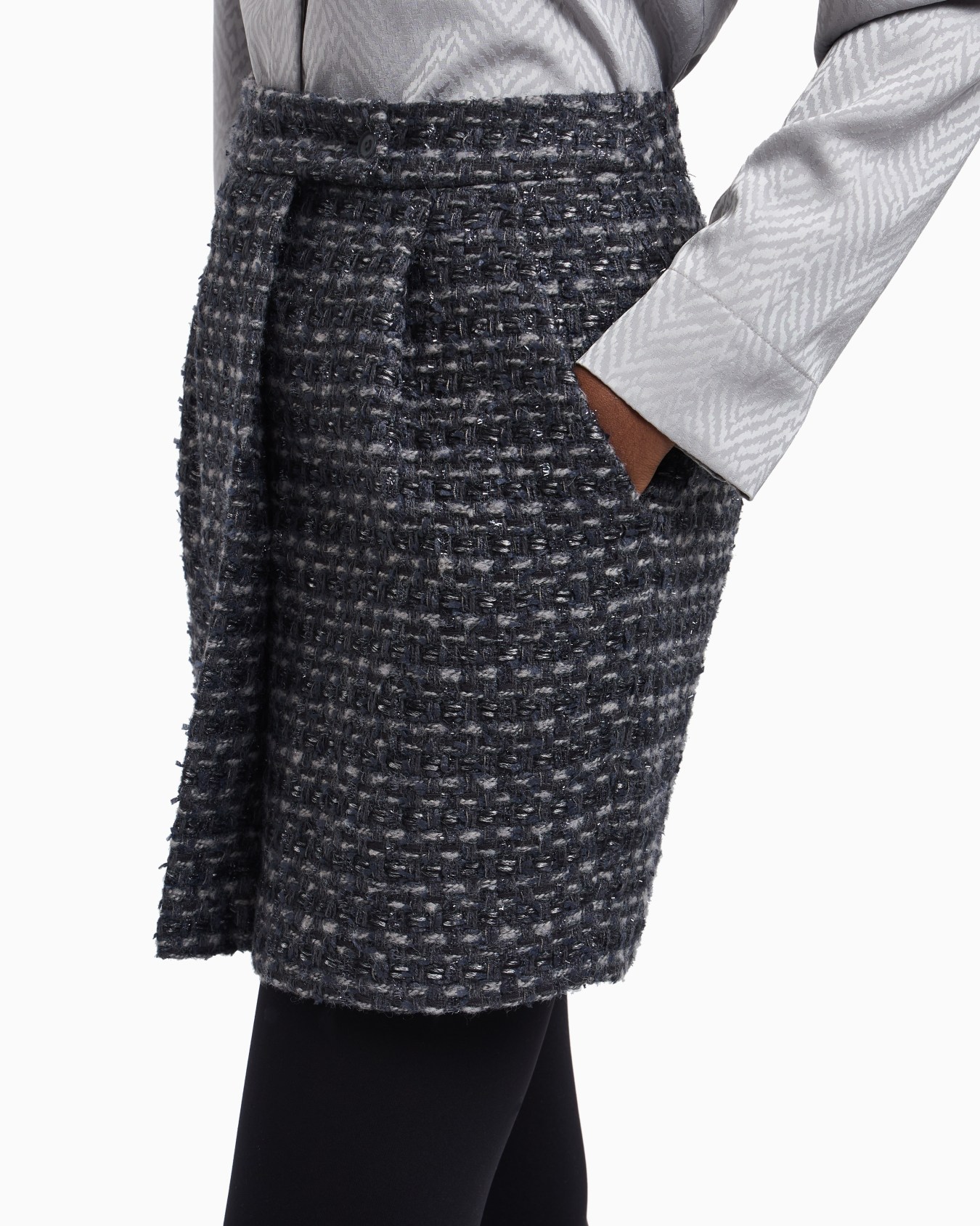 Lurex tweed pleated skirt Slide 4