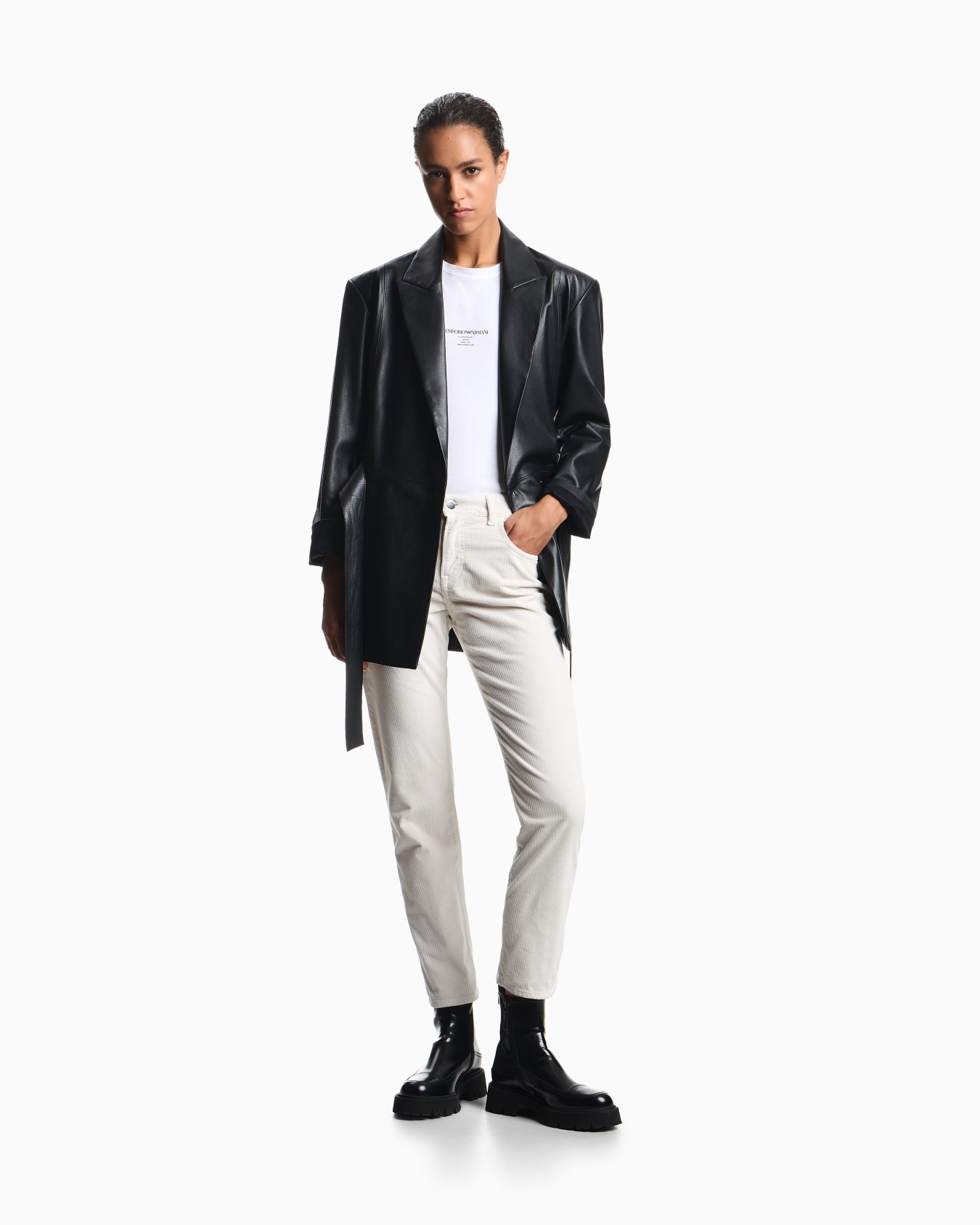 Pantalon J36 coupe slim en velours finement côtelé teint en pièce Diapositive 1
