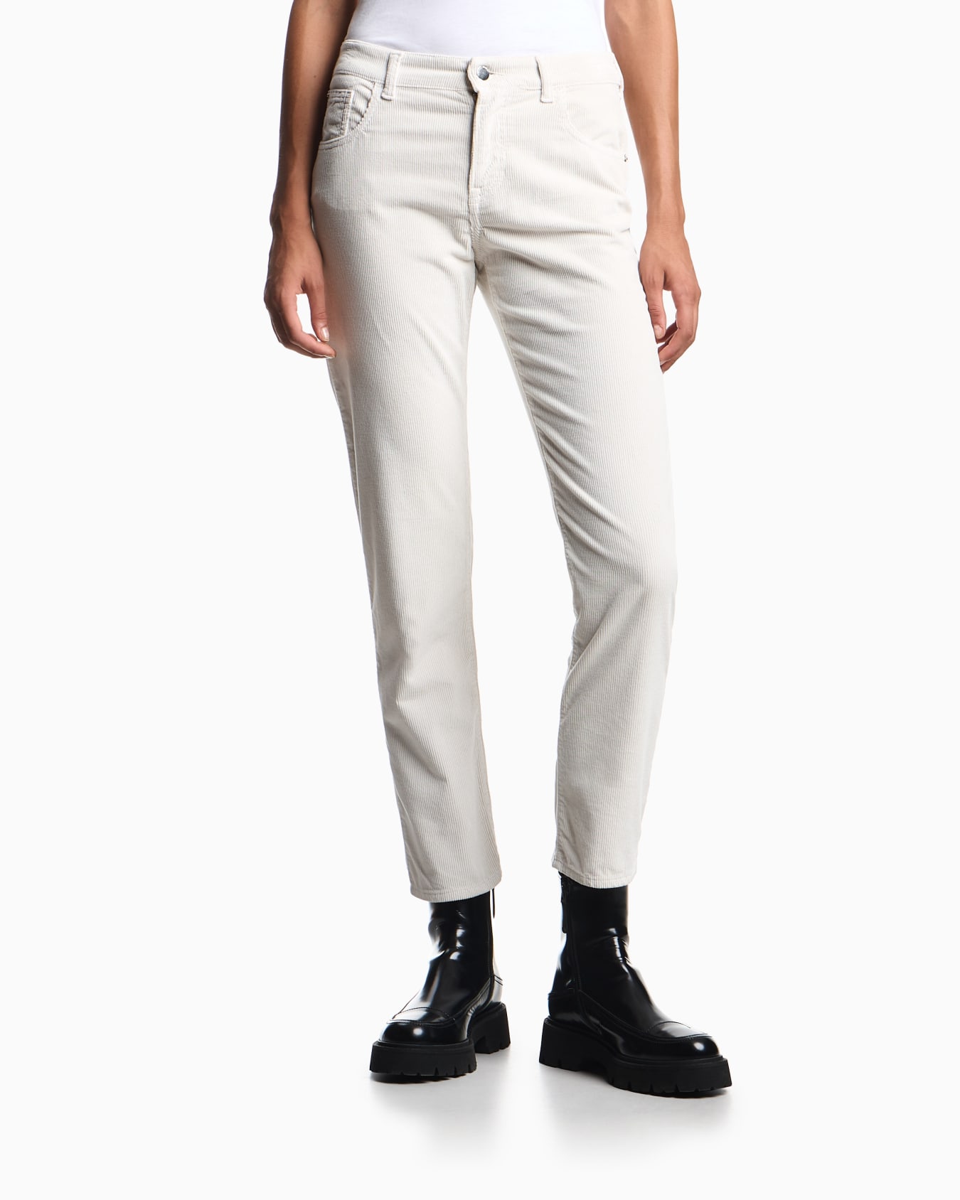 Pantalon J36 coupe slim en velours finement côtelé teint en pièce Diapositive 3