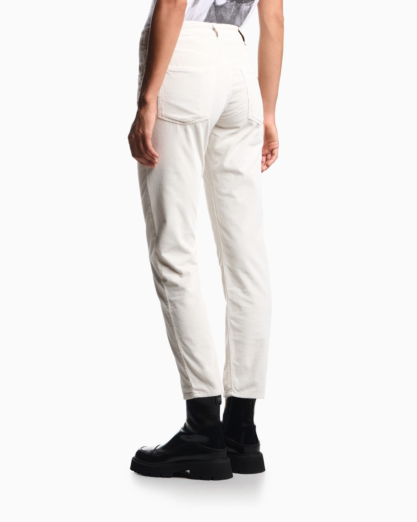 Pantalon J36 coupe slim en velours finement côtelé teint en pièce Diapositive 2