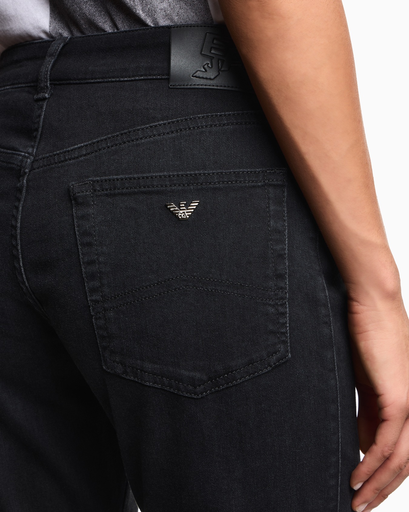 Jean J36 taille moyenne et jambe droite en denim effet usé Diapositive 4