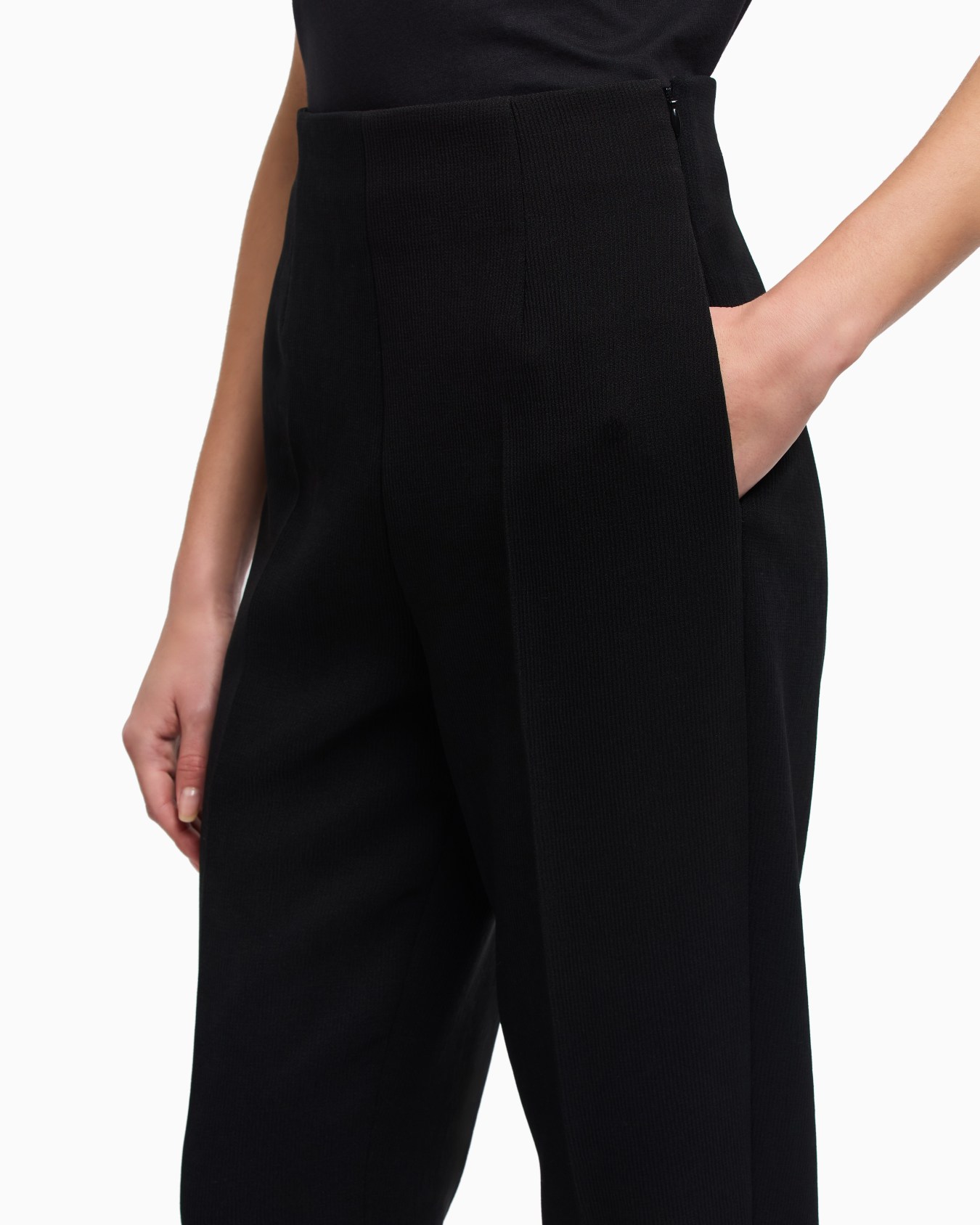 Bark-effect fluid crêpe trousers Slide 5