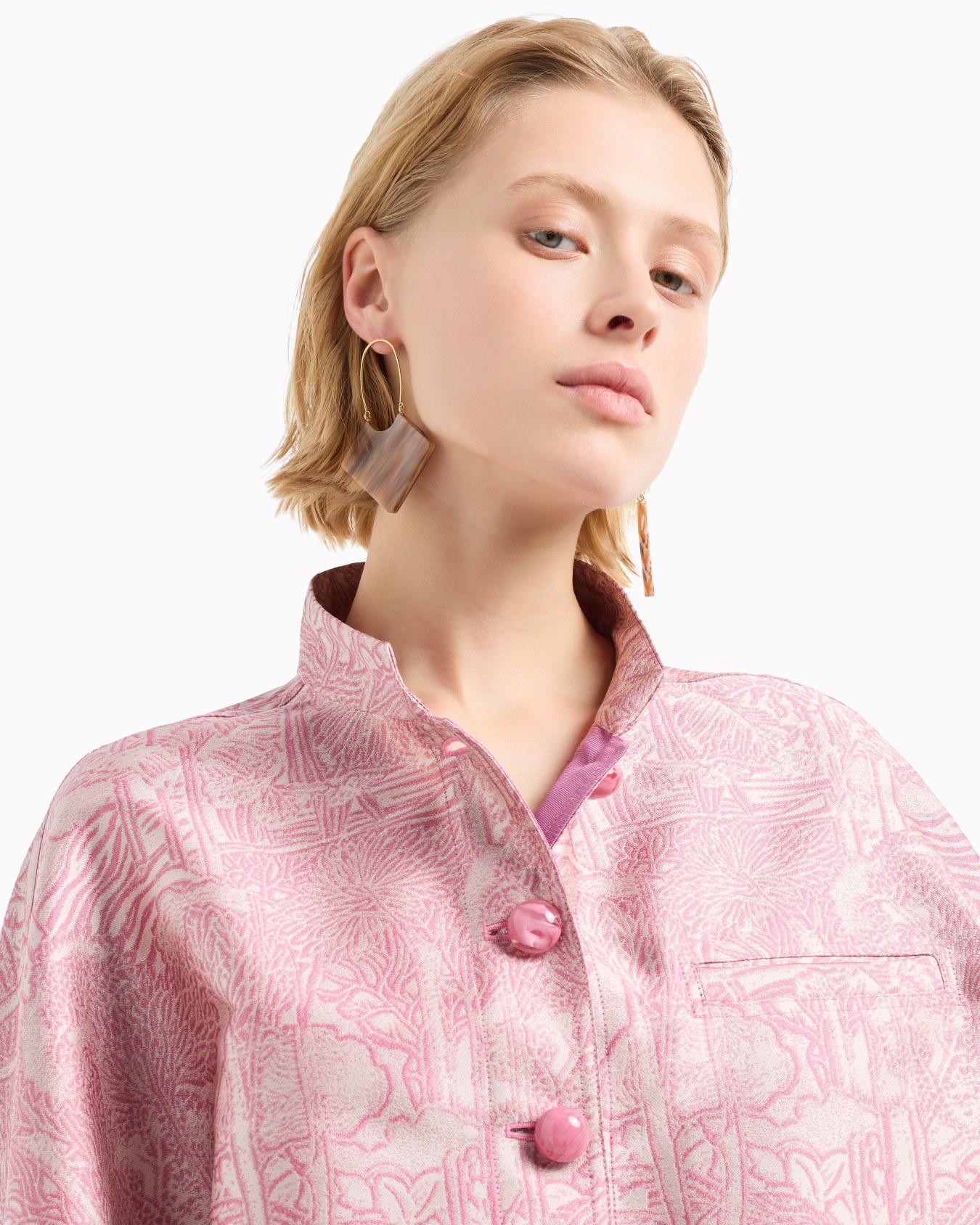 Chaqueta con cuello de tira con elaboración integral en tejido jacquard  Diapositiva 5