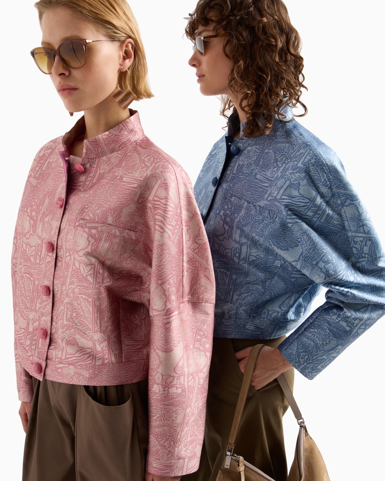 Chaqueta con cuello de tira con elaboración integral en tejido jacquard  Diapositiva 6