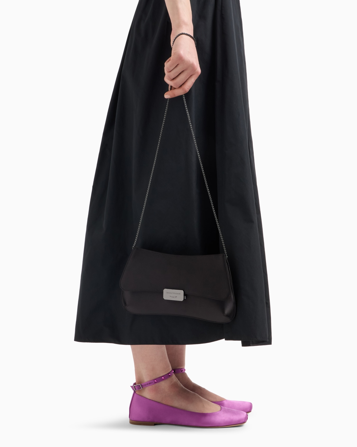 Pochette en satin avec chaîne Diapositive 5