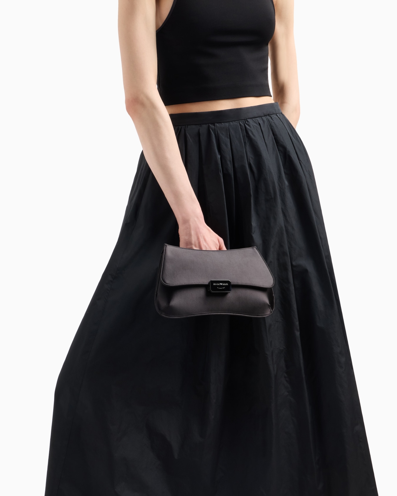 Pochette en satin avec chaîne Diapositive 6
