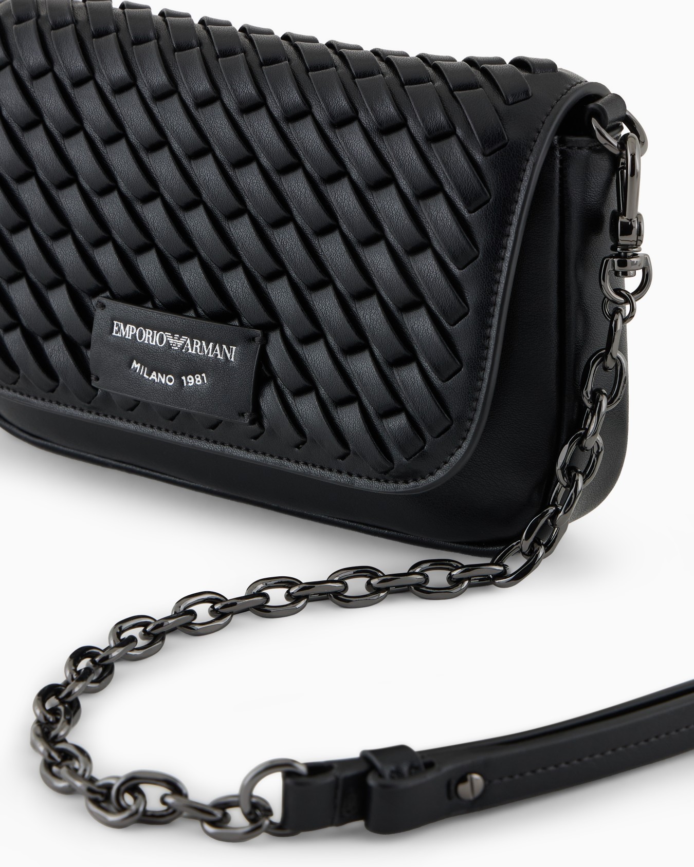 Mini bag in interwoven leather with chain shoulder strap Slide 4