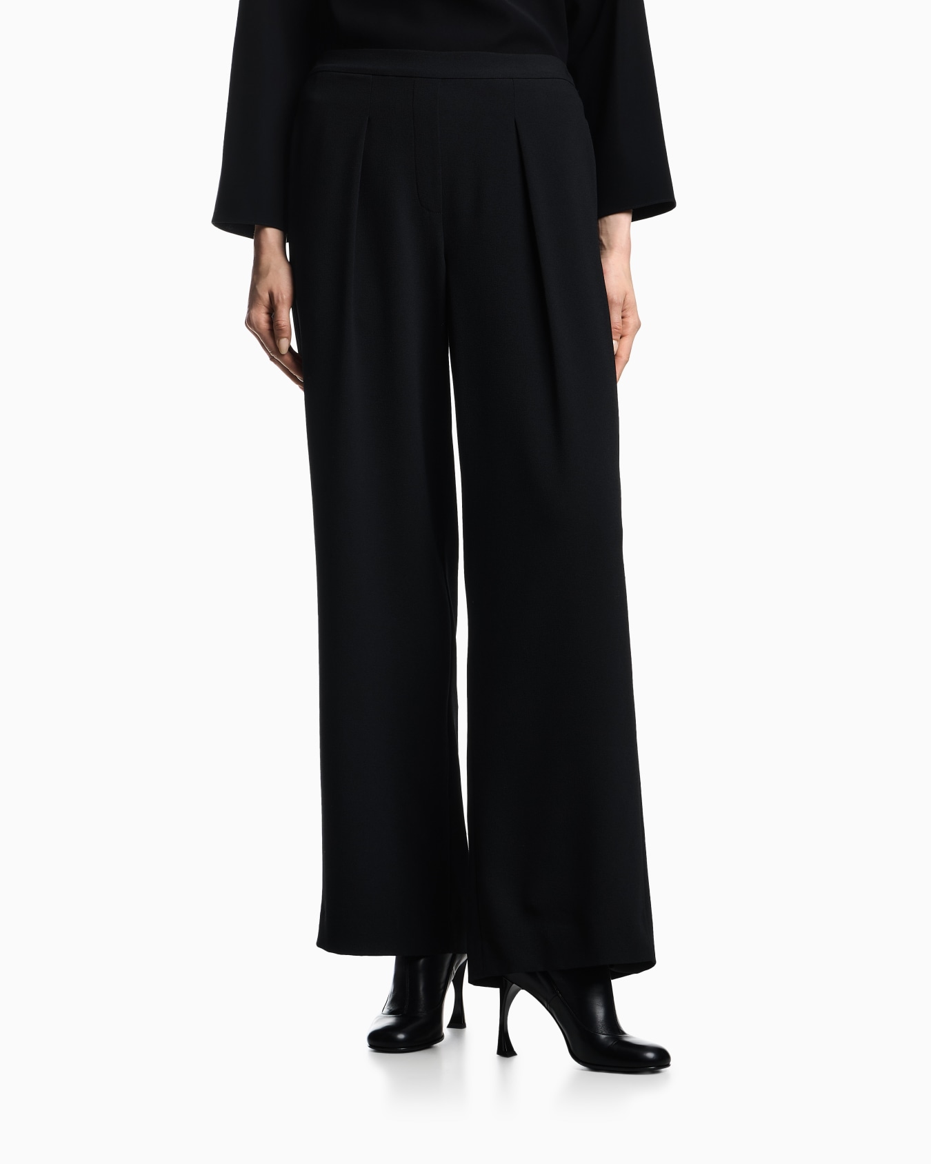 Stretch sandblasted fabric trousers with pleats Slide 3