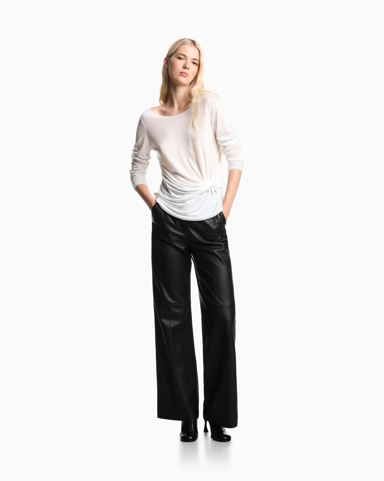 Jersey jumper with twist Slide 1