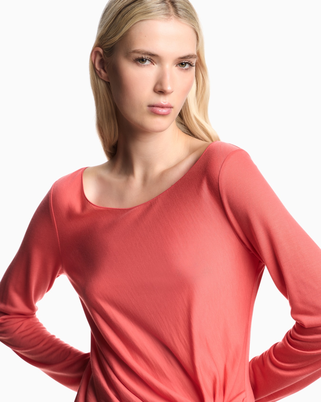 Jersey jumper with twist Slide 4