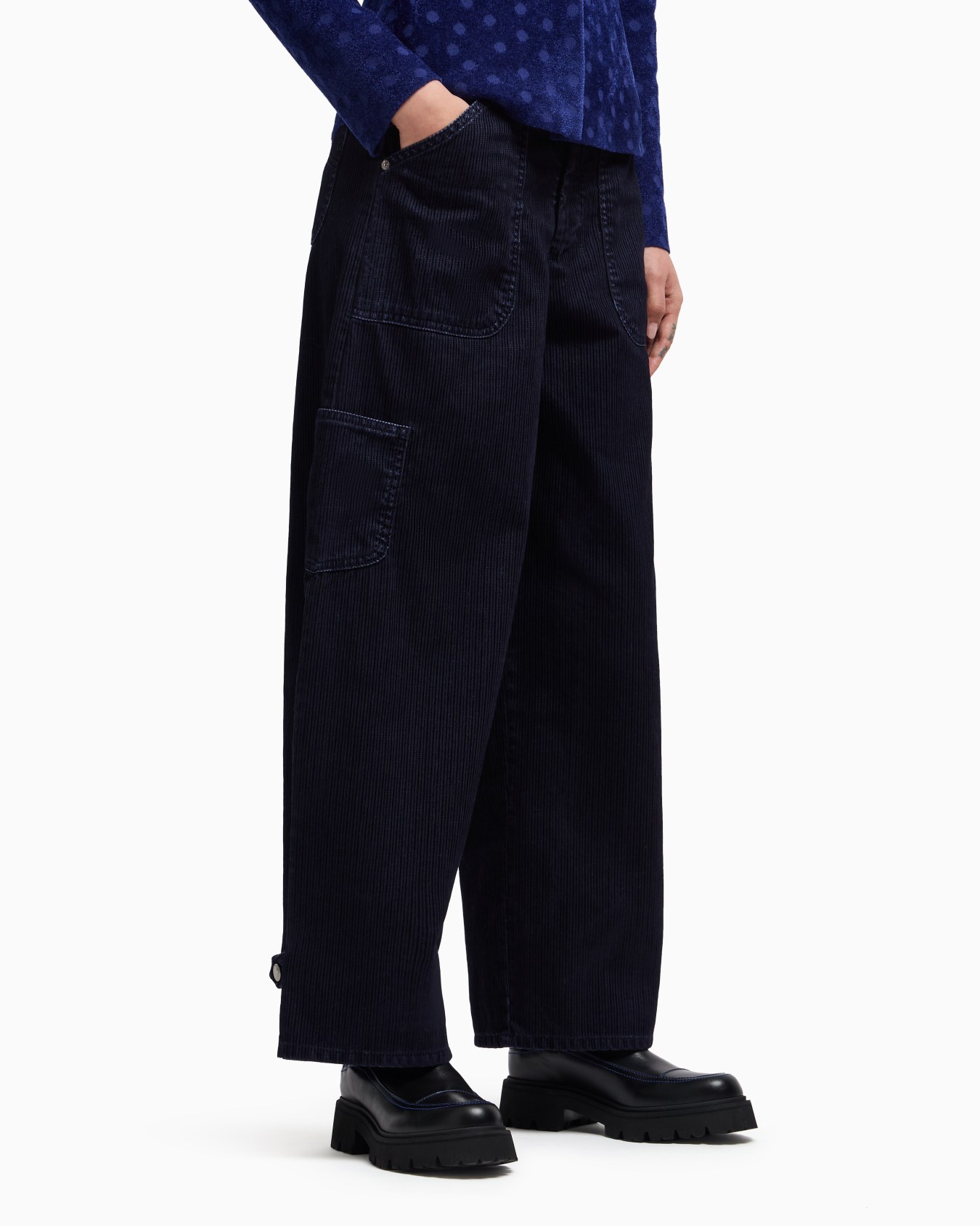 J2G flocked-rib garment-dyed drill cargo jeans Slide 3