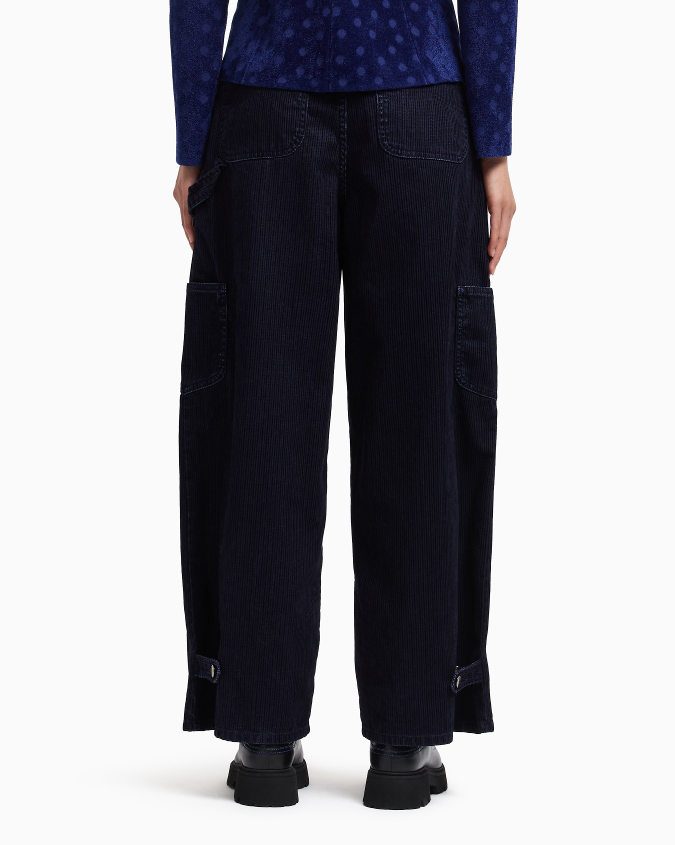 J2G flocked-rib garment-dyed drill cargo jeans Slide 2