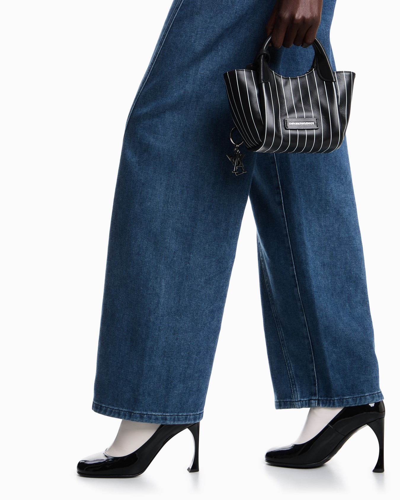 Jean J6D coupe décontractée en denim aspect usé Diapositive 4