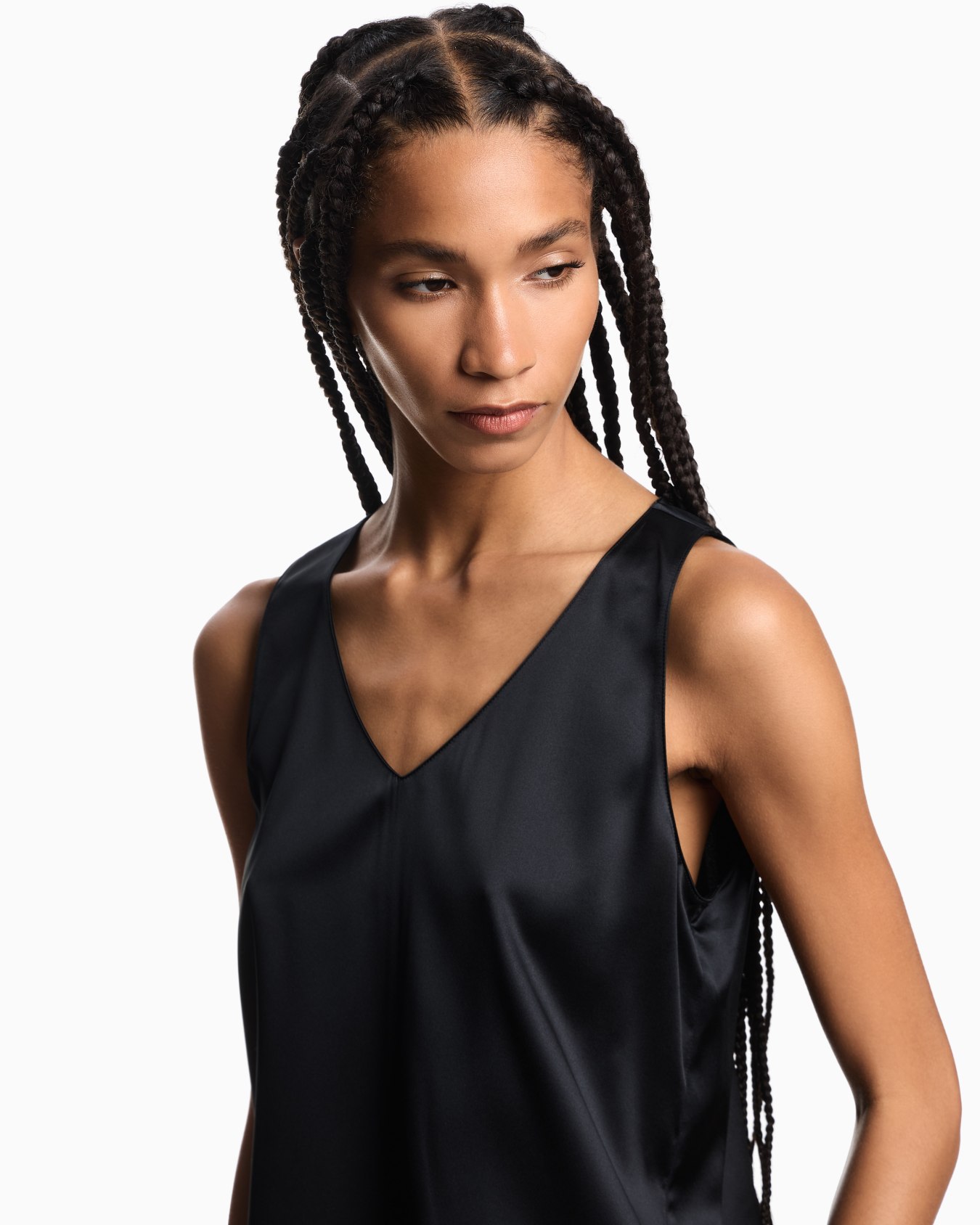 Top avec col en V en satin de soie  Diapositive 4