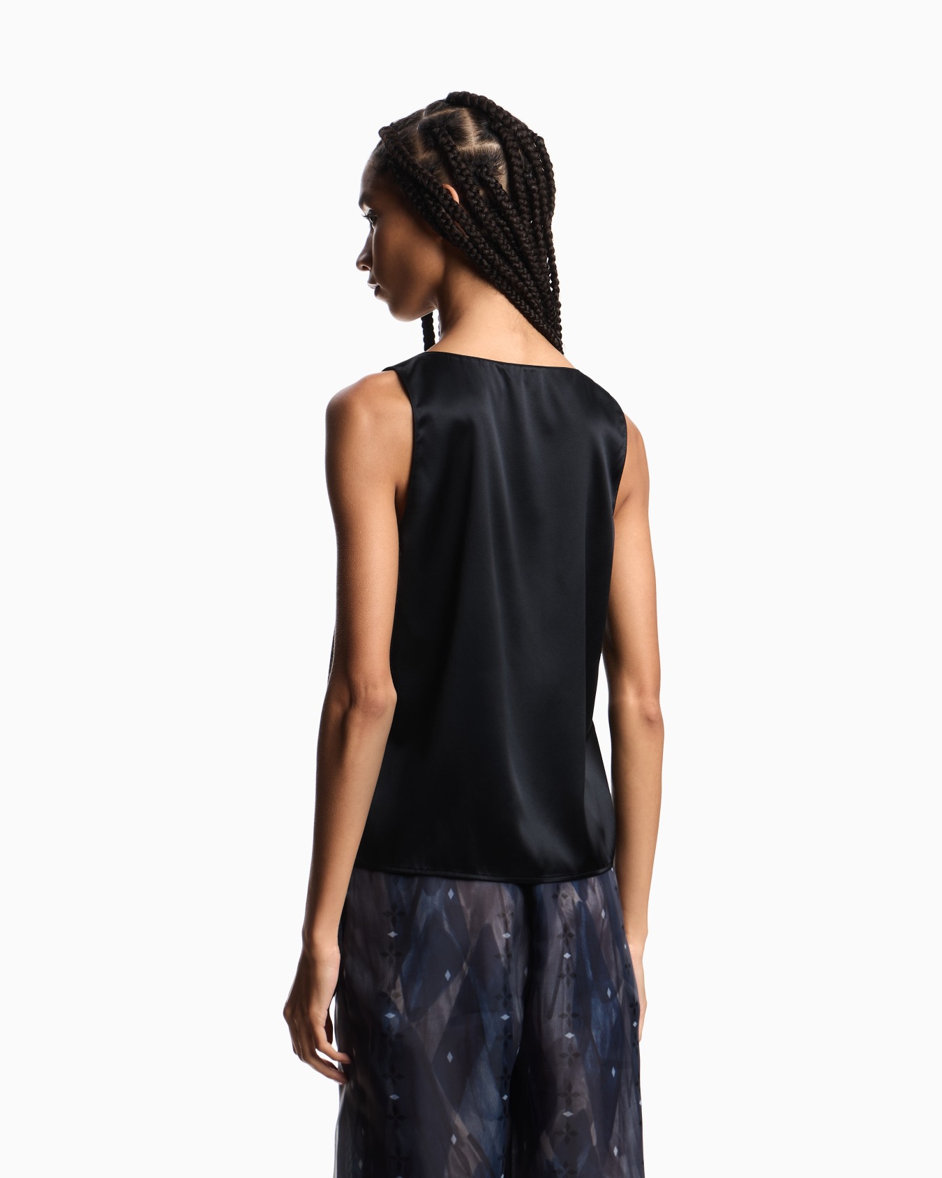 Top avec col en V en satin de soie  Diapositive 2