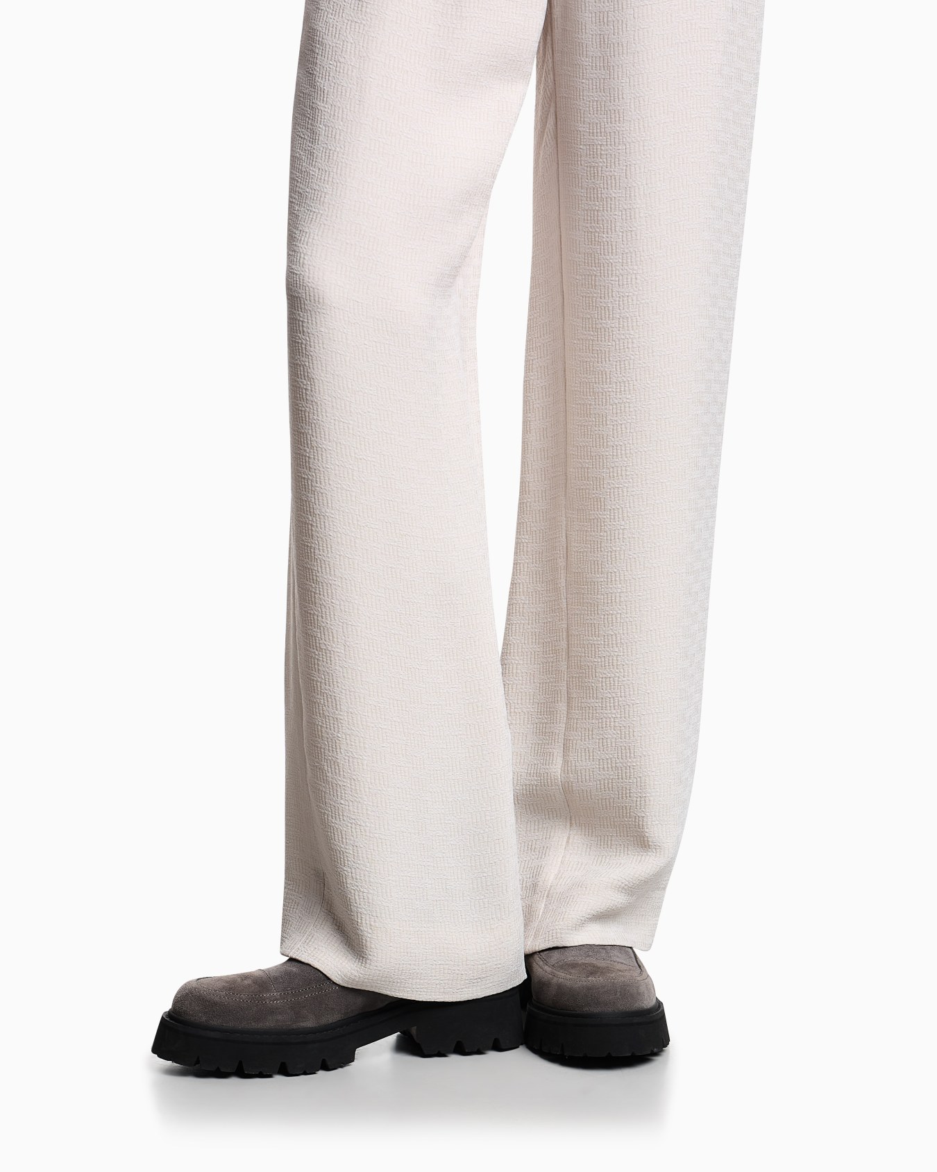 Icon trousers in fluid armure fabric Slide 4