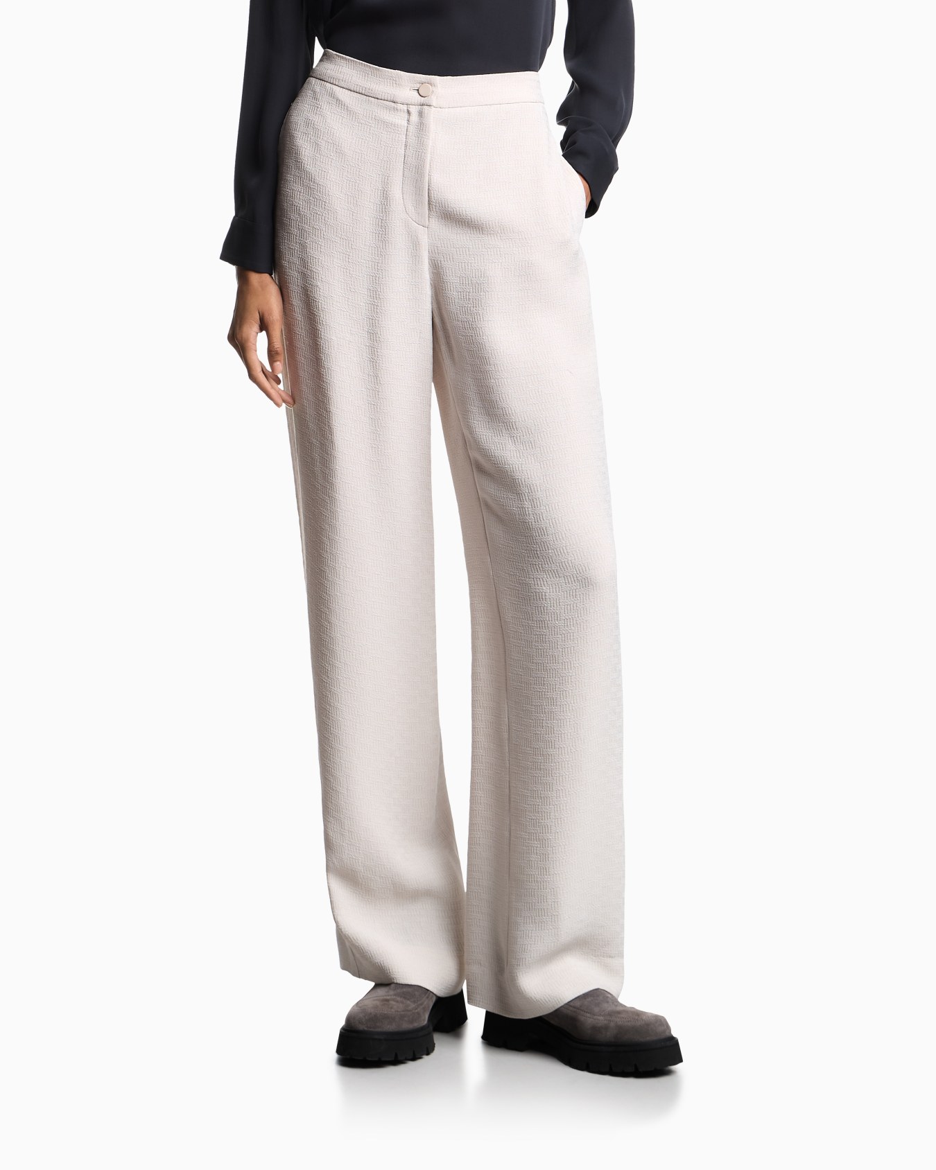 Icon trousers in fluid armure fabric Slide 3