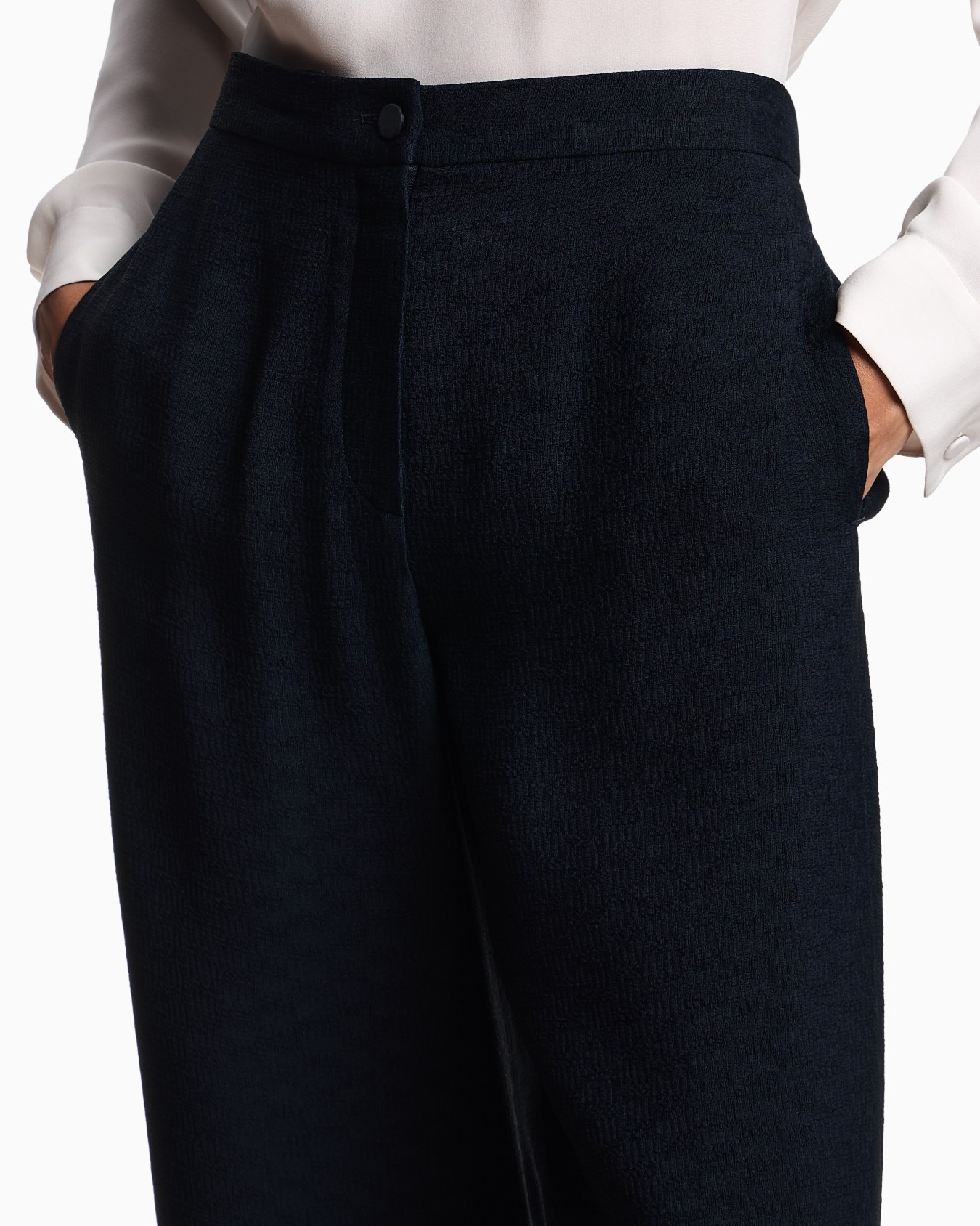 Icon trousers in fluid armure fabric Slide 4