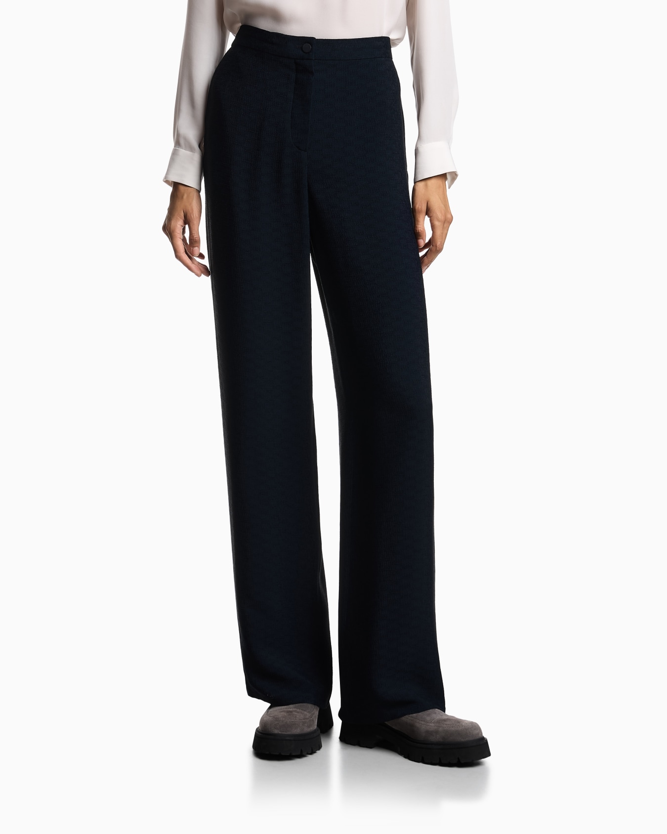 Icon trousers in fluid armure fabric Slide 3