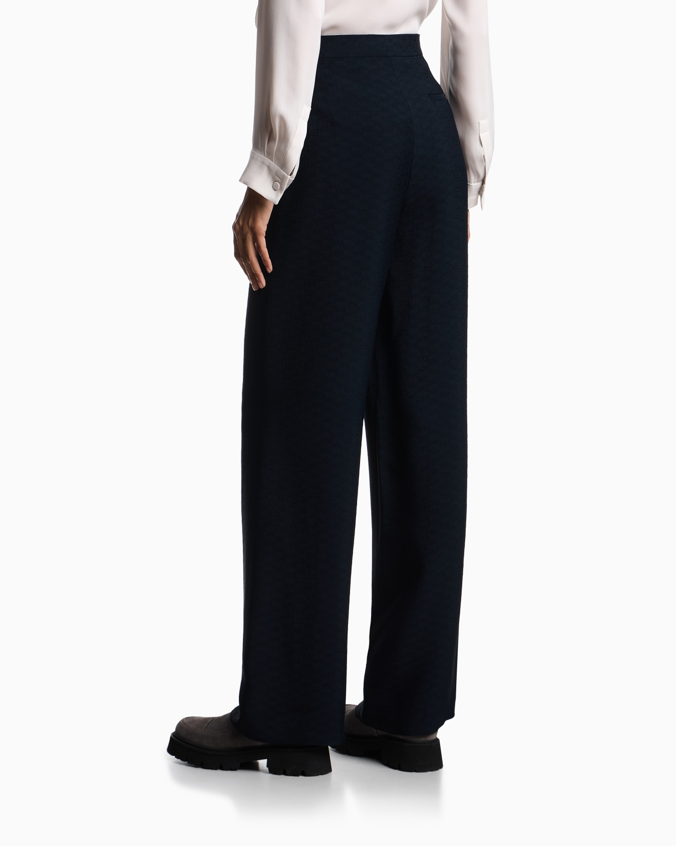 Icon trousers in fluid armure fabric Slide 2