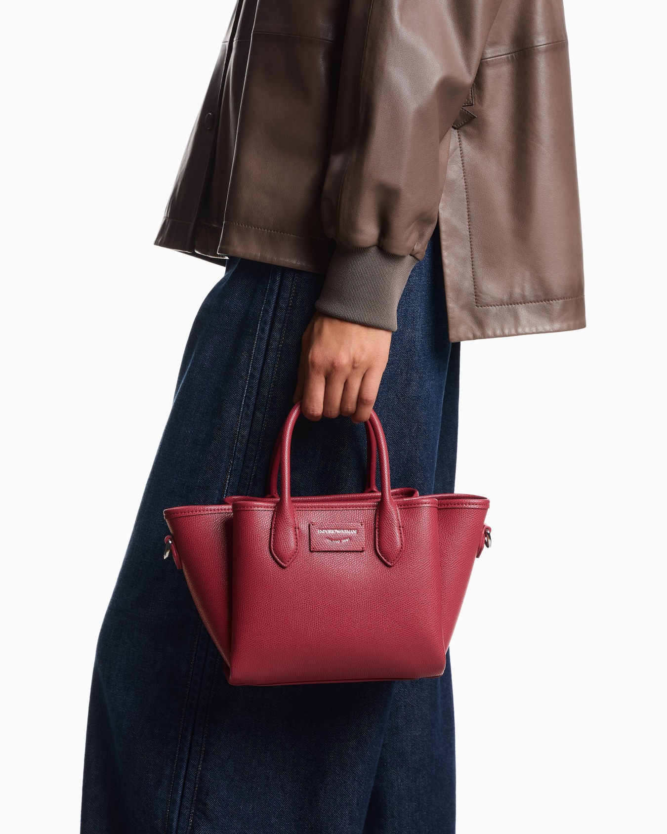 Small shopper bag with palmellato finish Slide 5