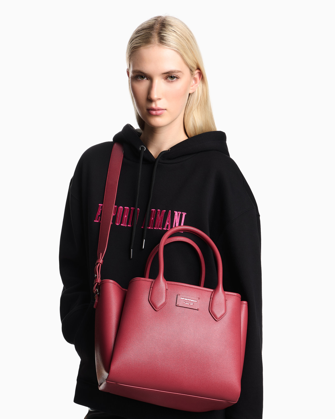 Medium shopper bag with palmellato finish Slide 5