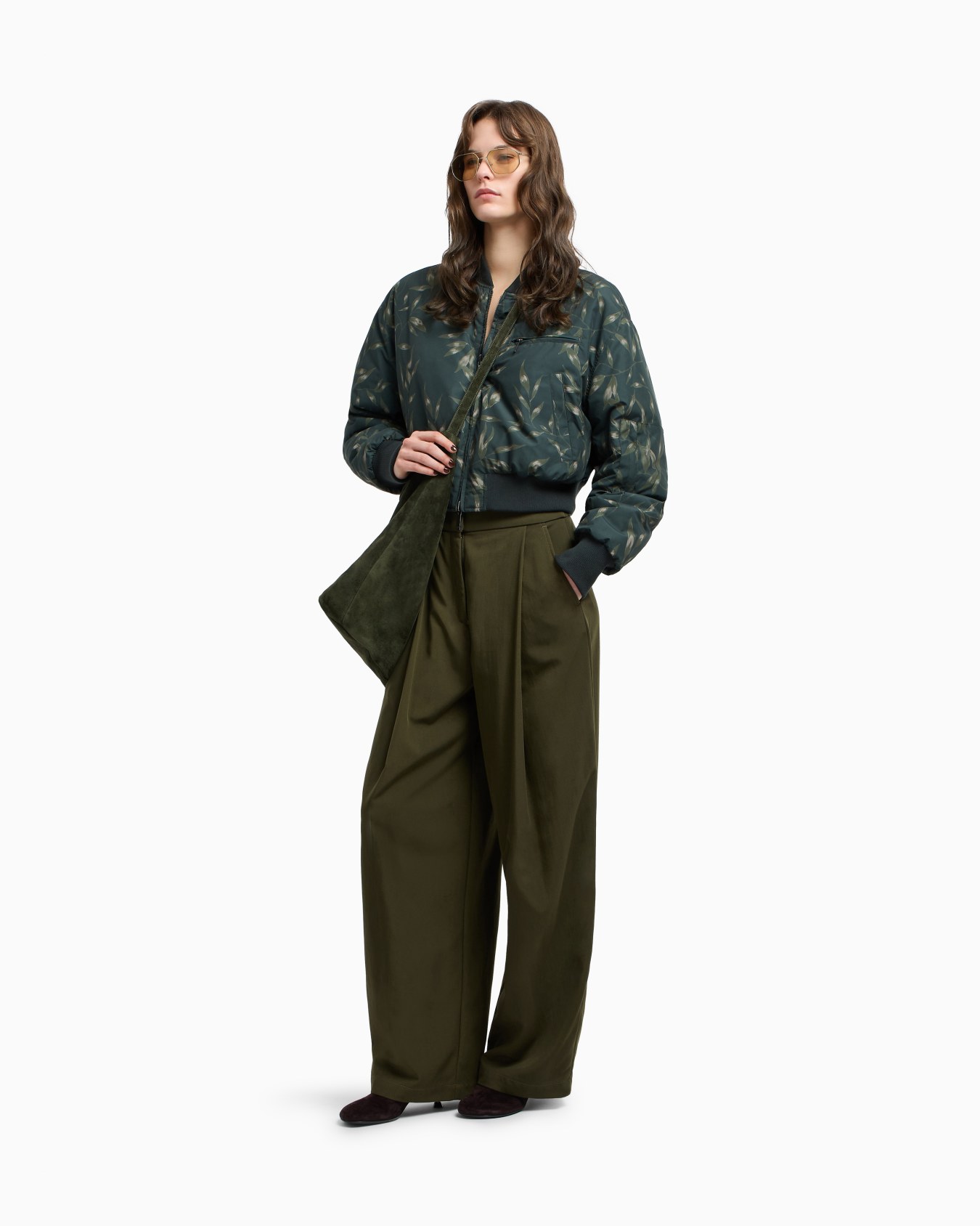New York capsule collection canvas trousers with darts Slide 2
