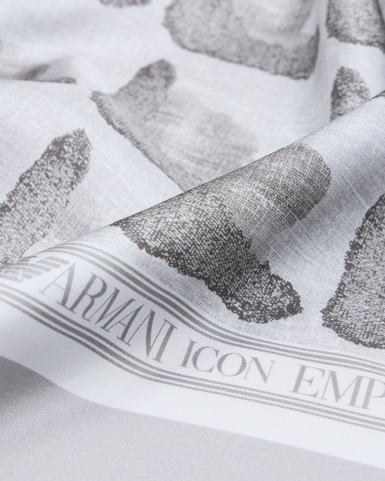 Silk foulard with Icon print Slide 1