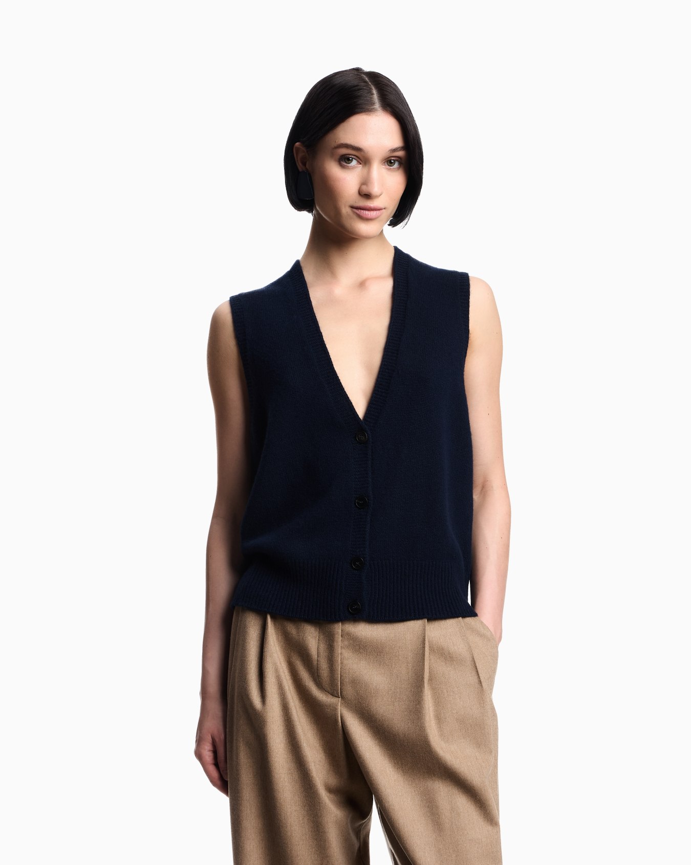 Icon single-breasted waistcoat in plain-knit cashmere Slide 3