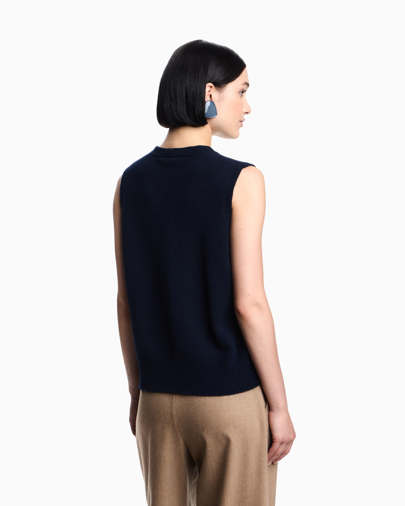 Icon single-breasted waistcoat in plain-knit cashmere Slide 2