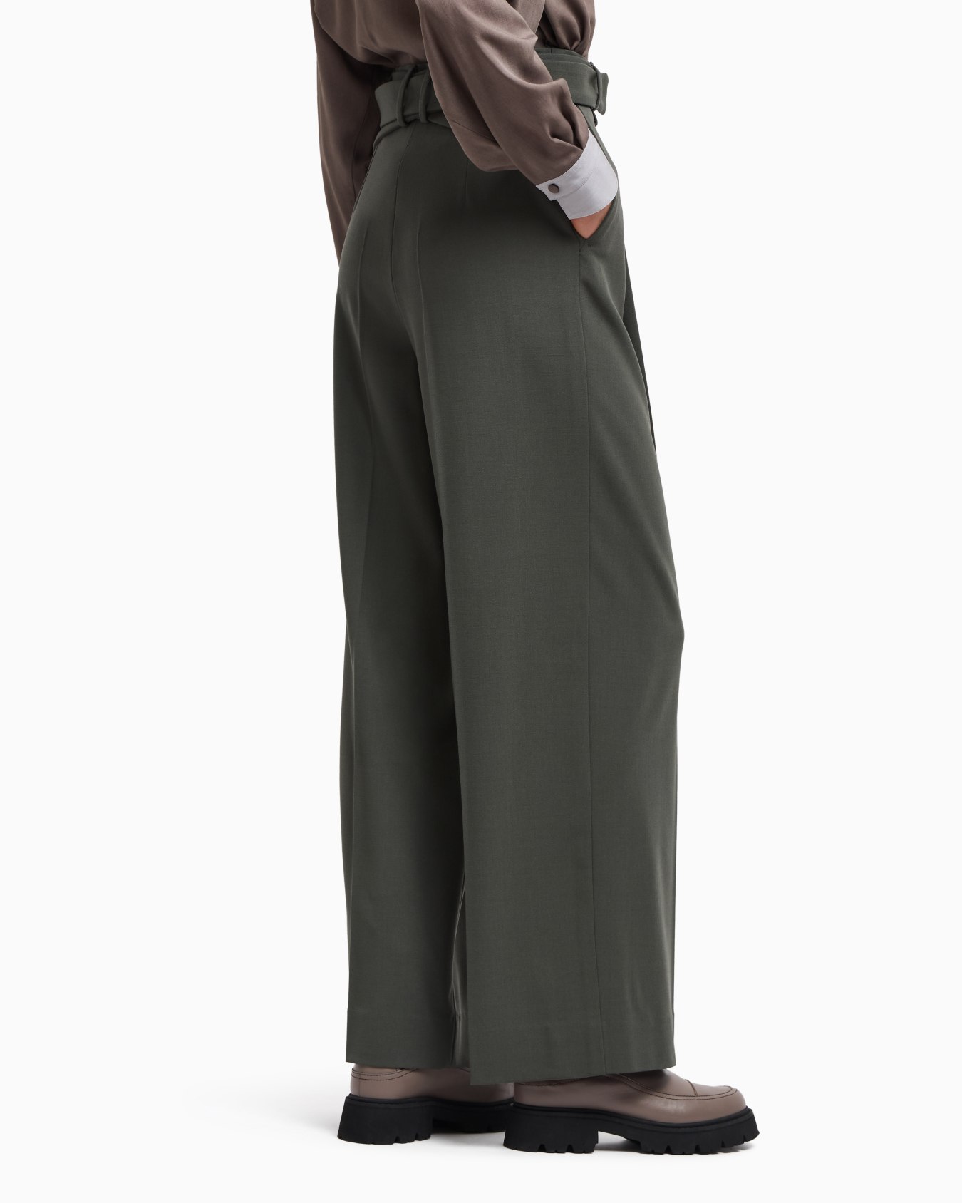 パンツ ウールバラシア ベルト付き  スライドする 2