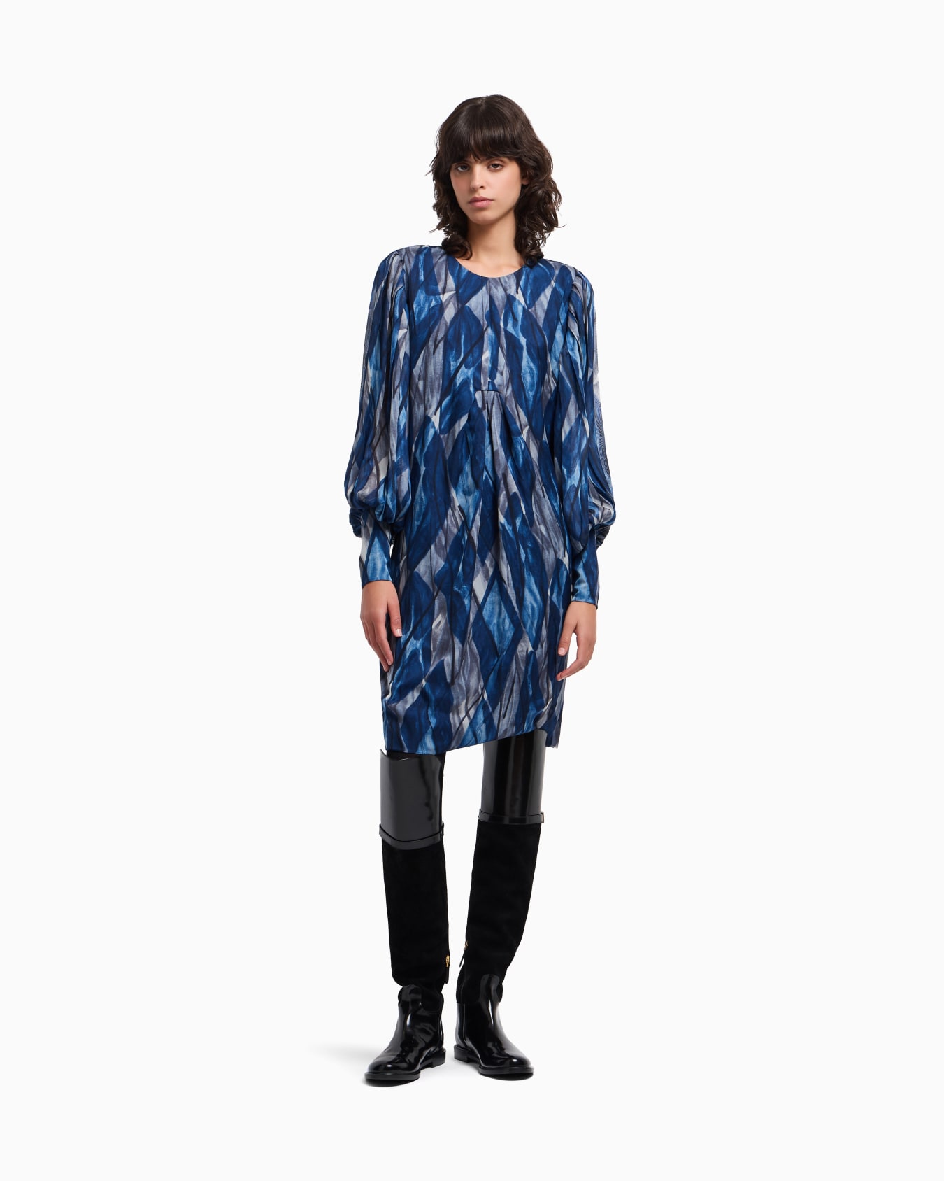 Silk chiffon dress with abstract all-over print Slide 4