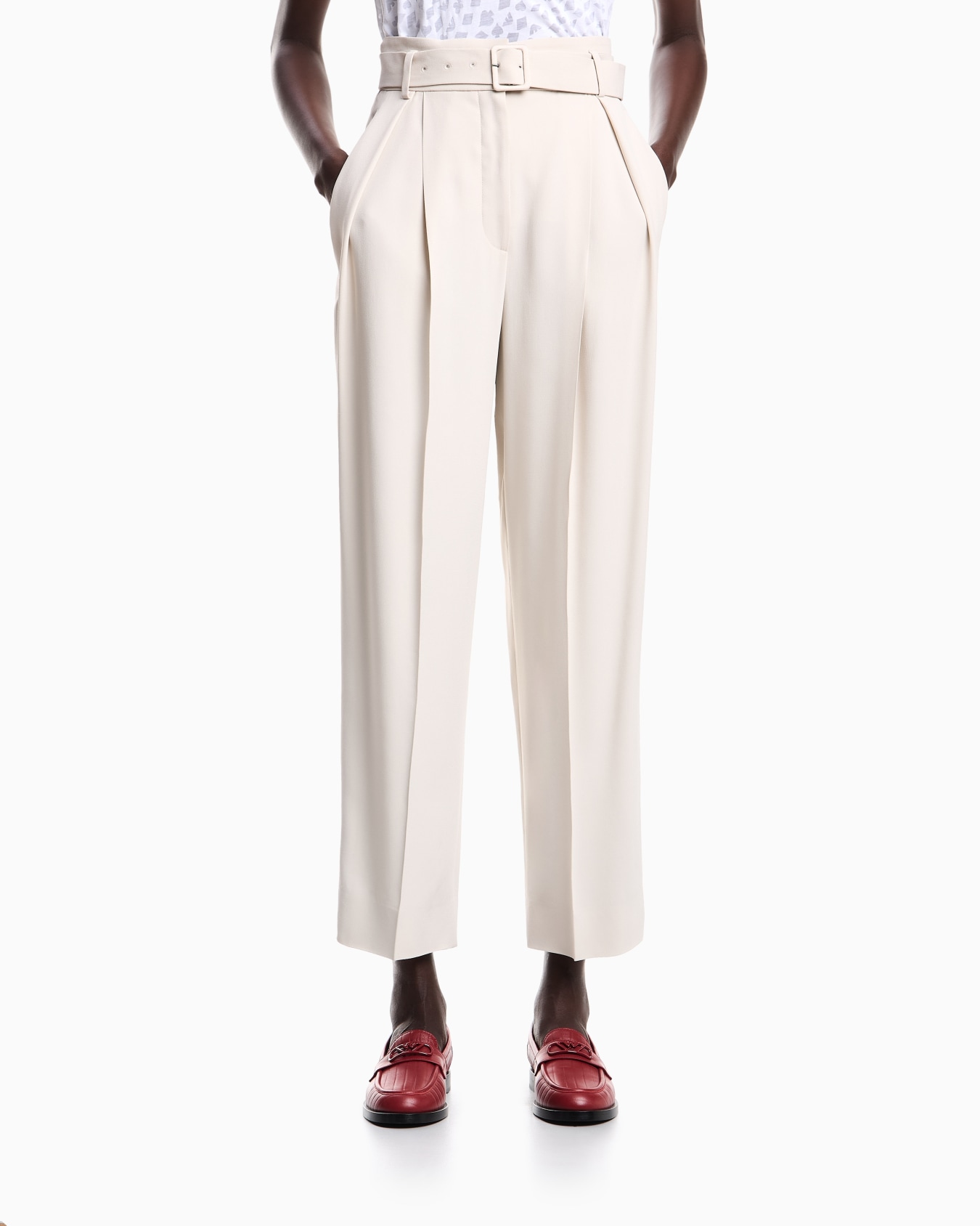 Pantalones con pliegues y cinturón de envers satén Diapositiva 3
