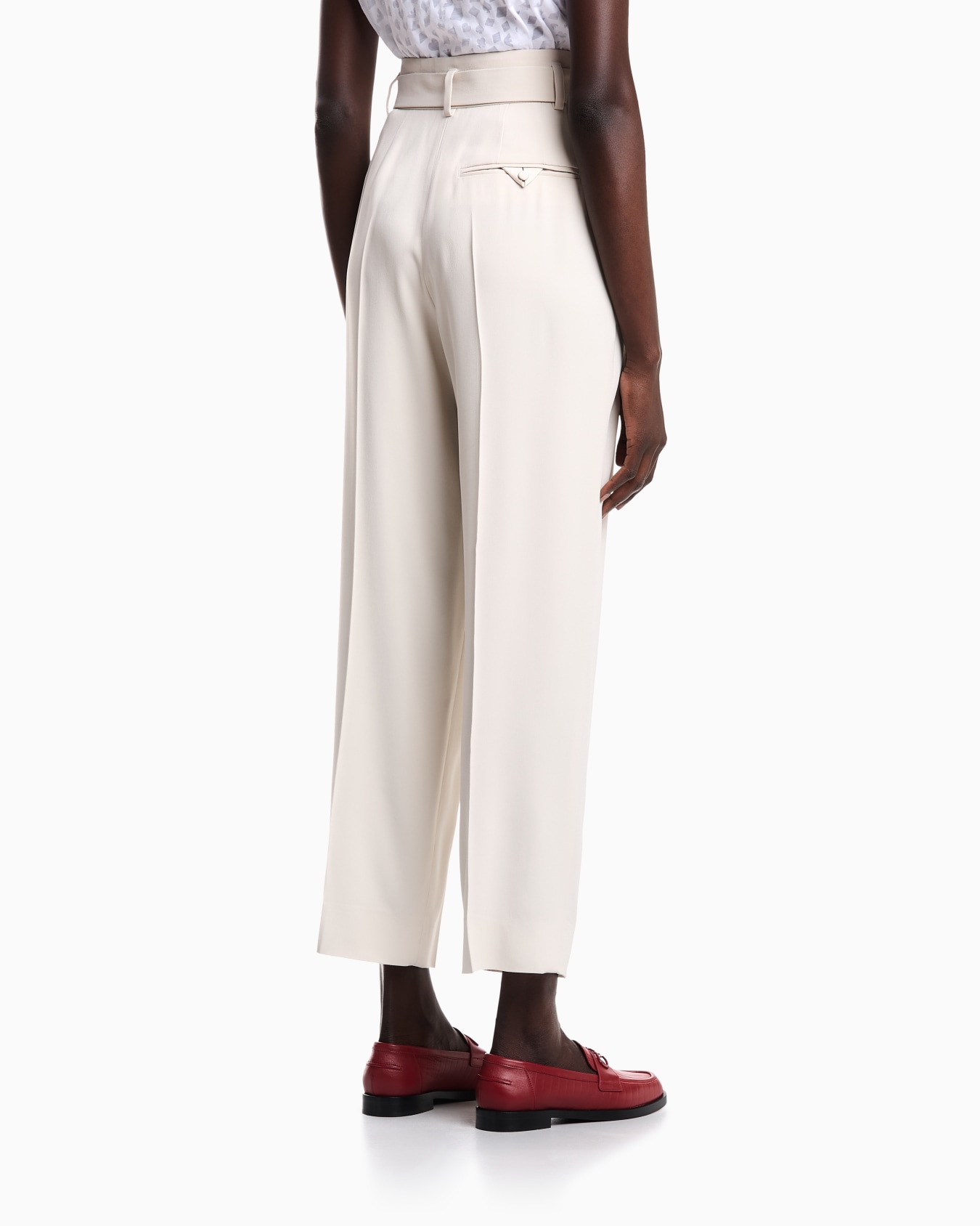 Pantalones con pliegues y cinturón de envers satén Diapositiva 2