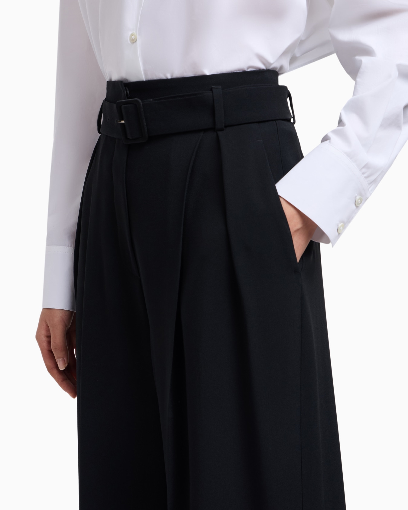 Envers satin trousers with pleats and belt Slide 4