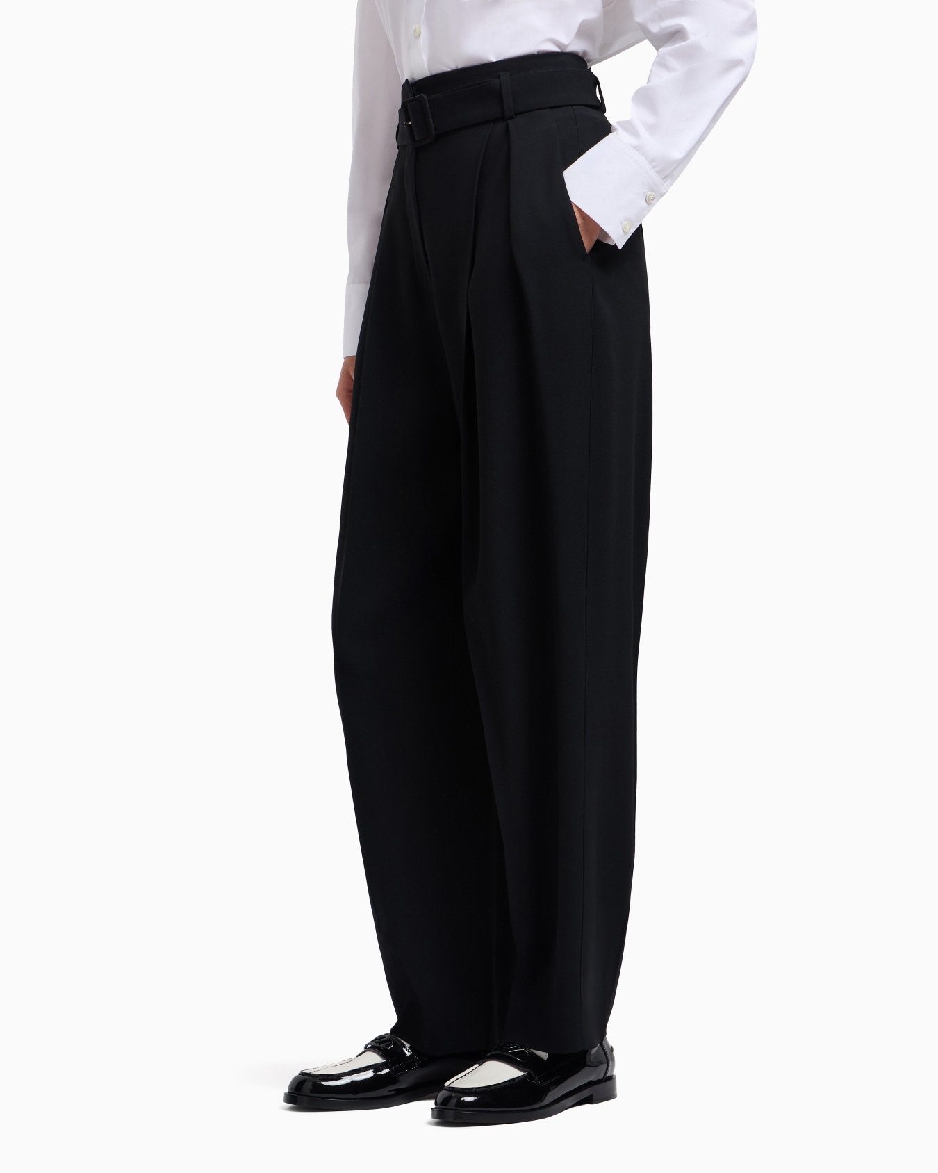 Envers satin trousers with pleats and belt Slide 3