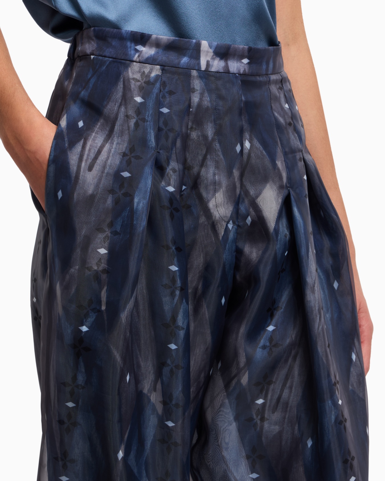 Jeu de Cartes technical organza pleated trousers Slide 5