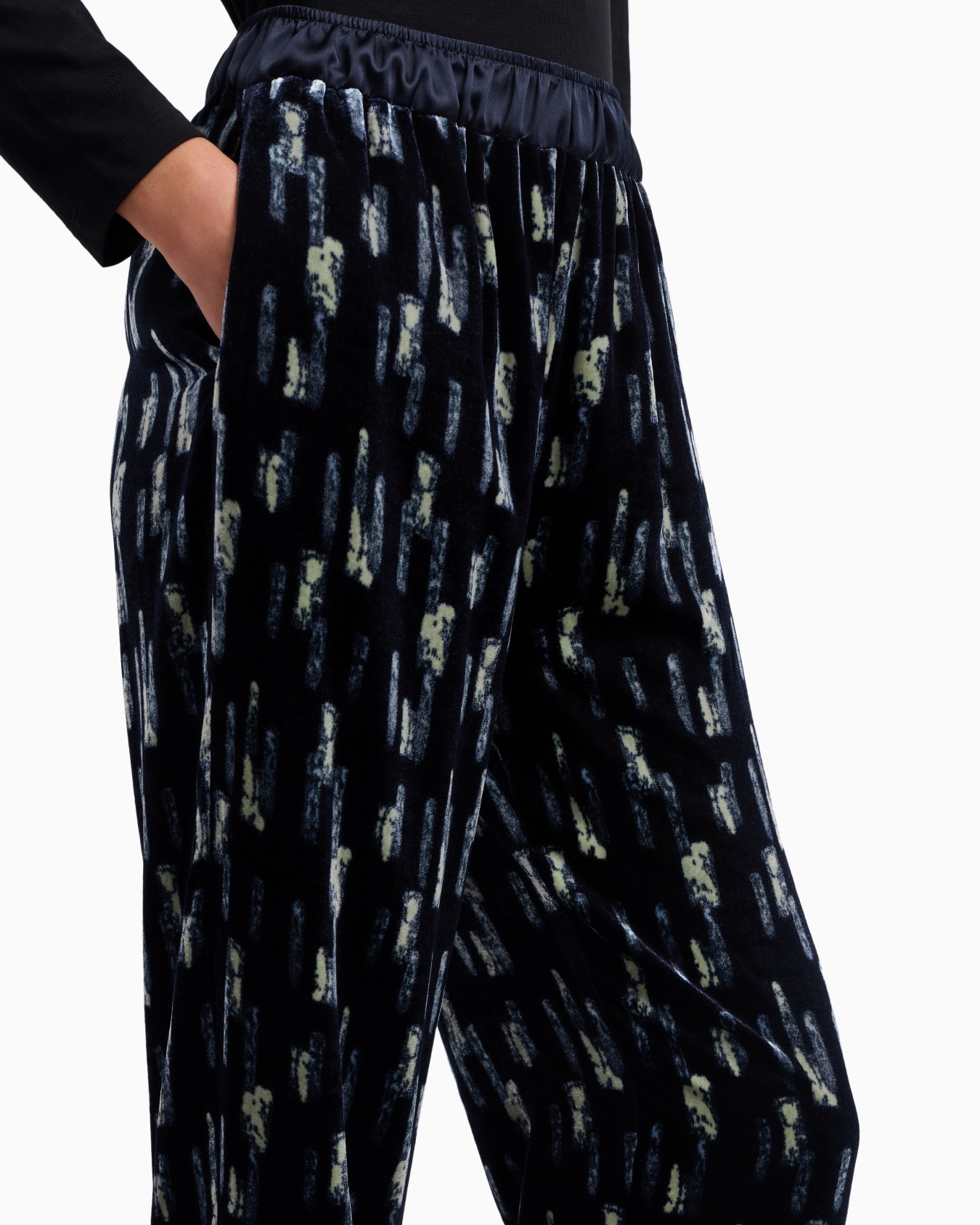 Printed velvet trousers Slide 5