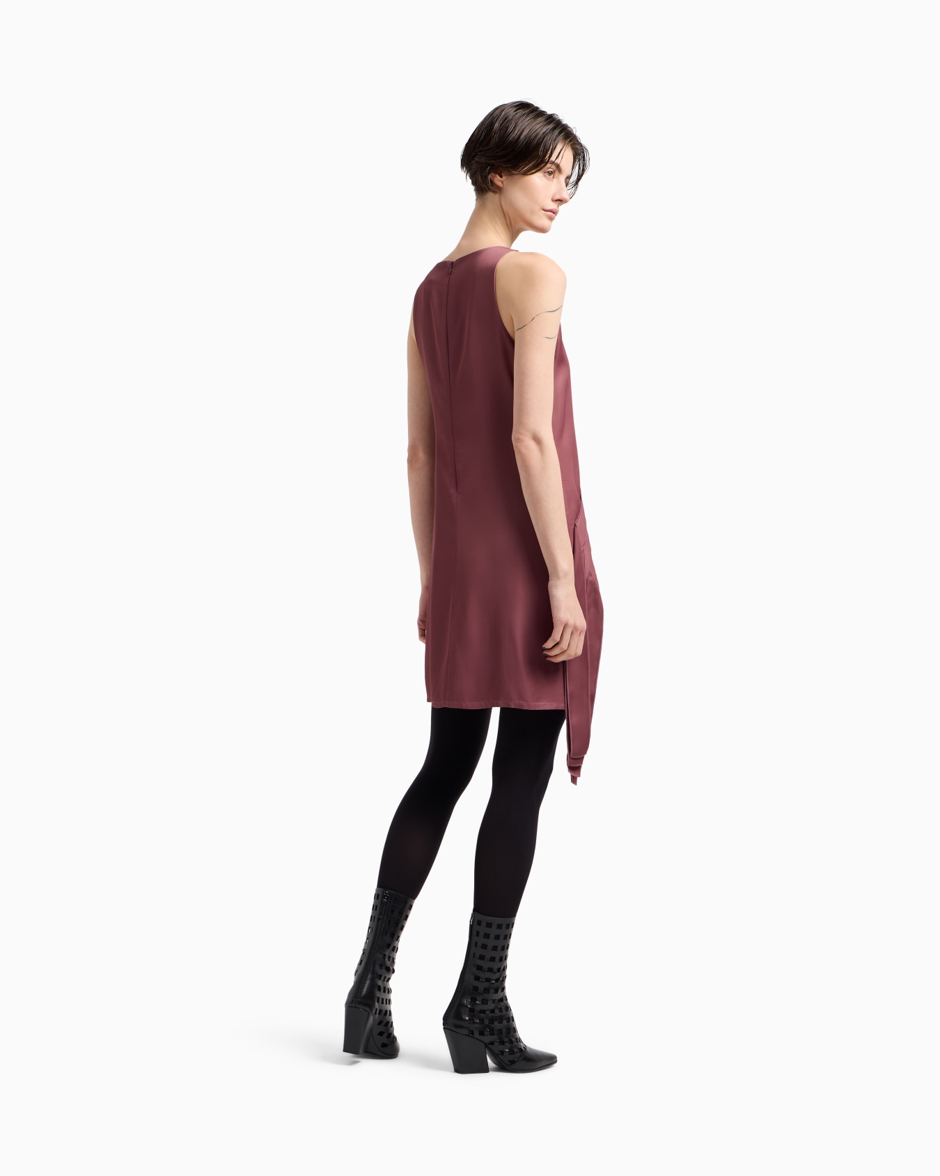 Robe à franges en satin Capsule Polygon Diapositive 2