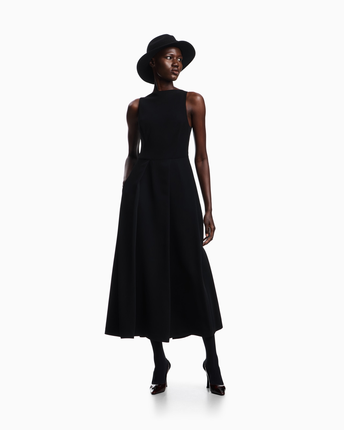 Robe sans manche avec plis en cady technique Diapositive 1