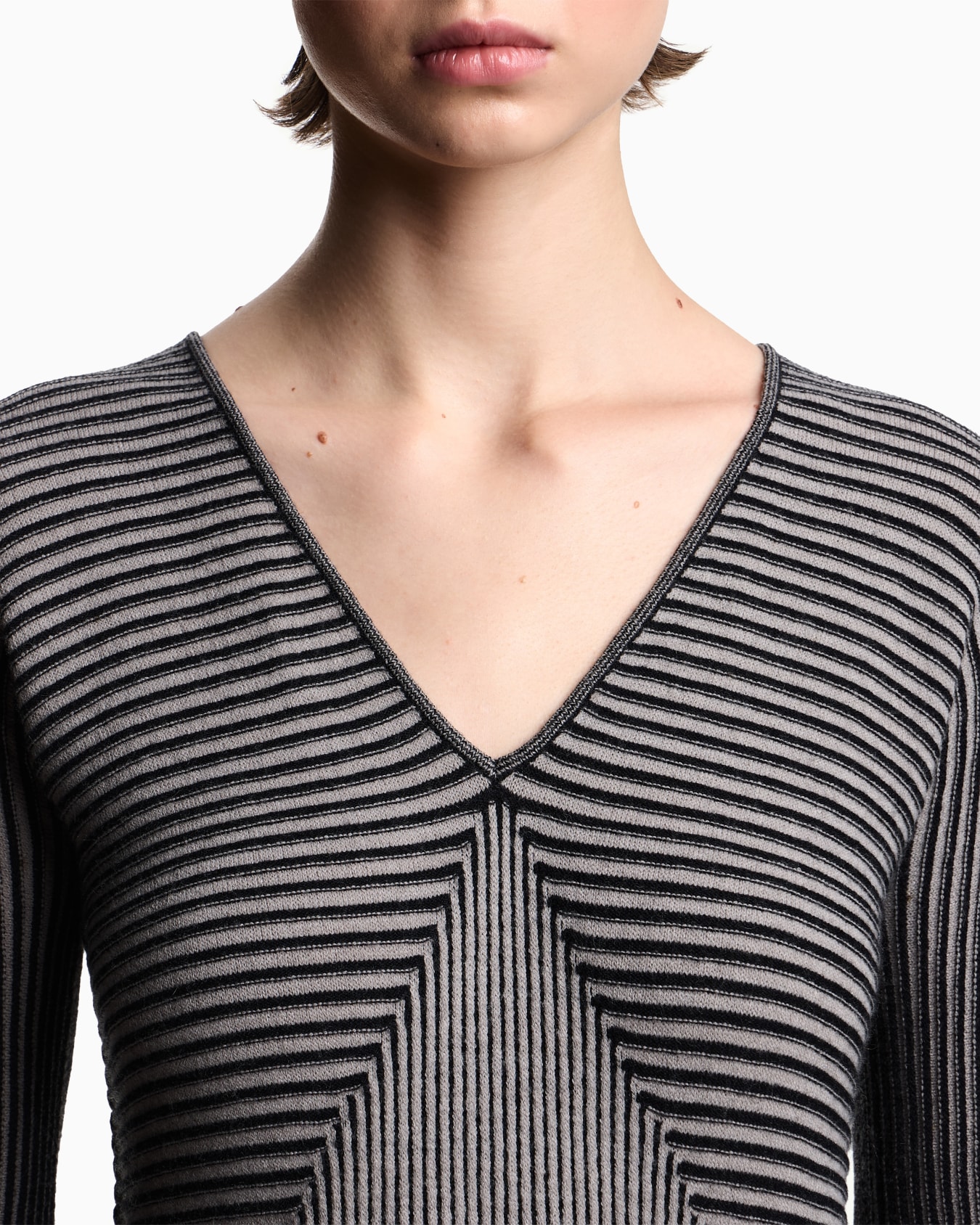 V-neck jumper with striped links-stitched details Slide 4