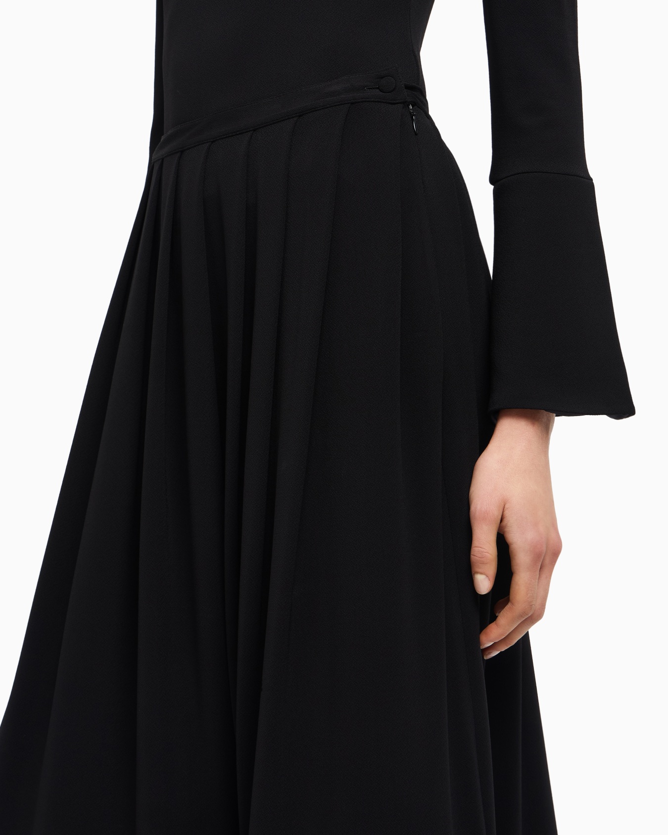 Crêpe jersey long skirt with darts Slide 5