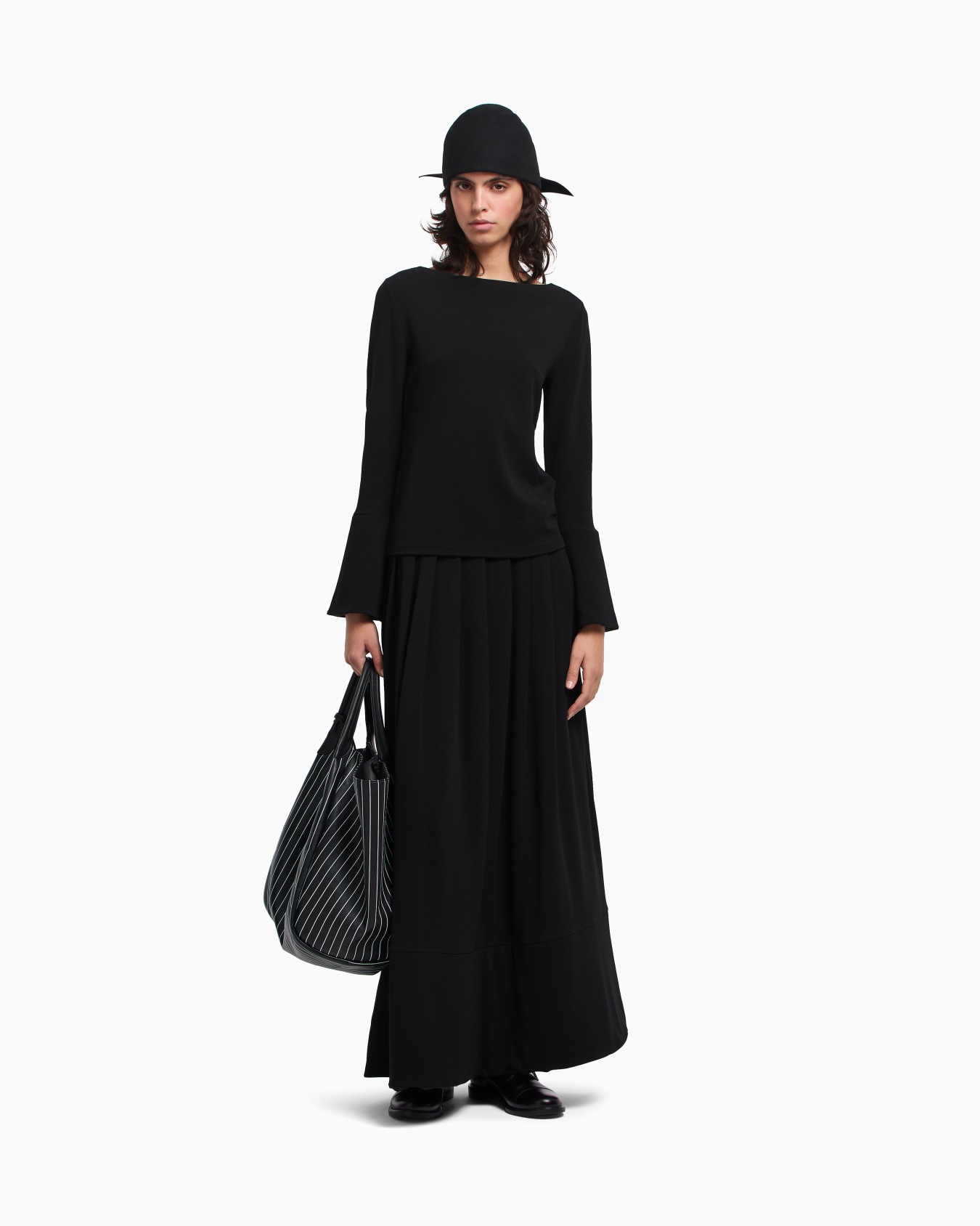 Crêpe jersey long skirt with darts Slide 2