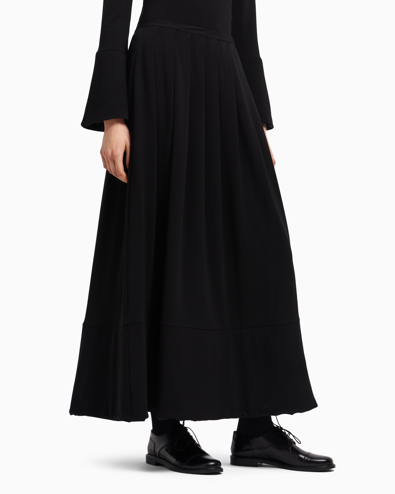 Crêpe jersey long skirt with darts Slide 4